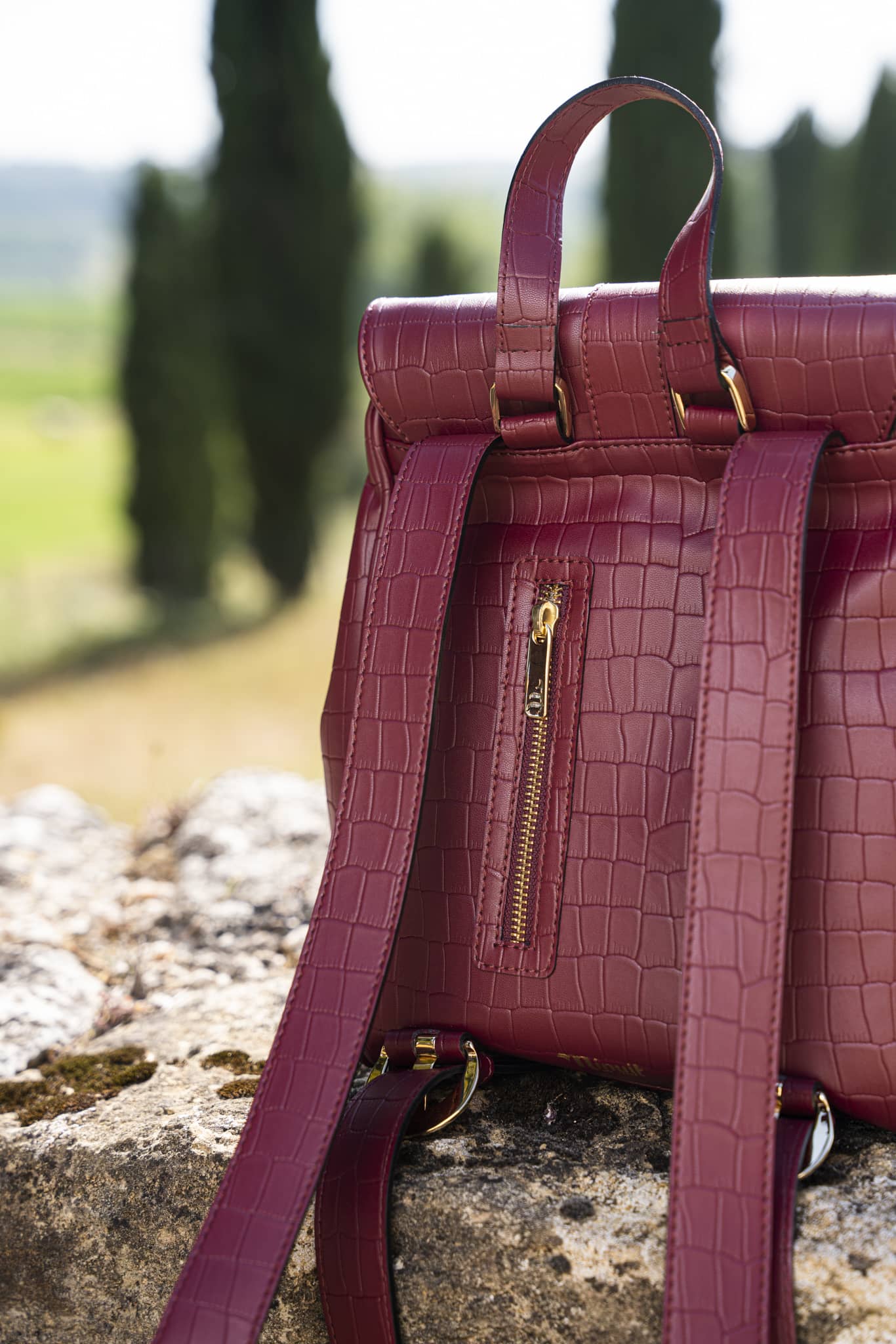 Sac à dos vegan écoresponsable recyclé bordeaux imitation crocodile Falabella Minuit sur Terre
