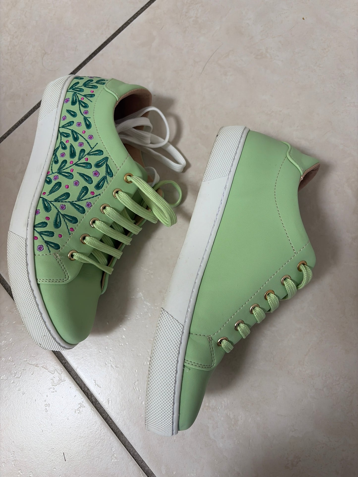 Virevolte Green Foliage