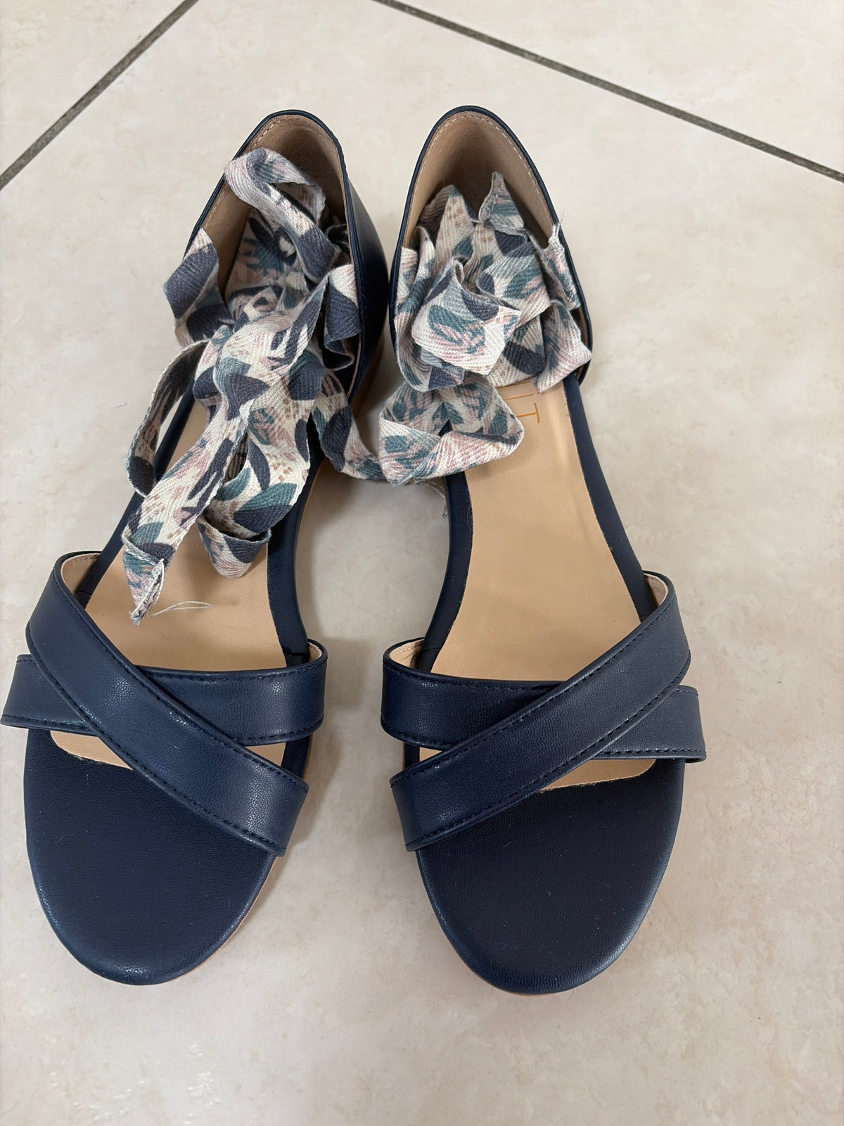 Sandales bleues à ruban