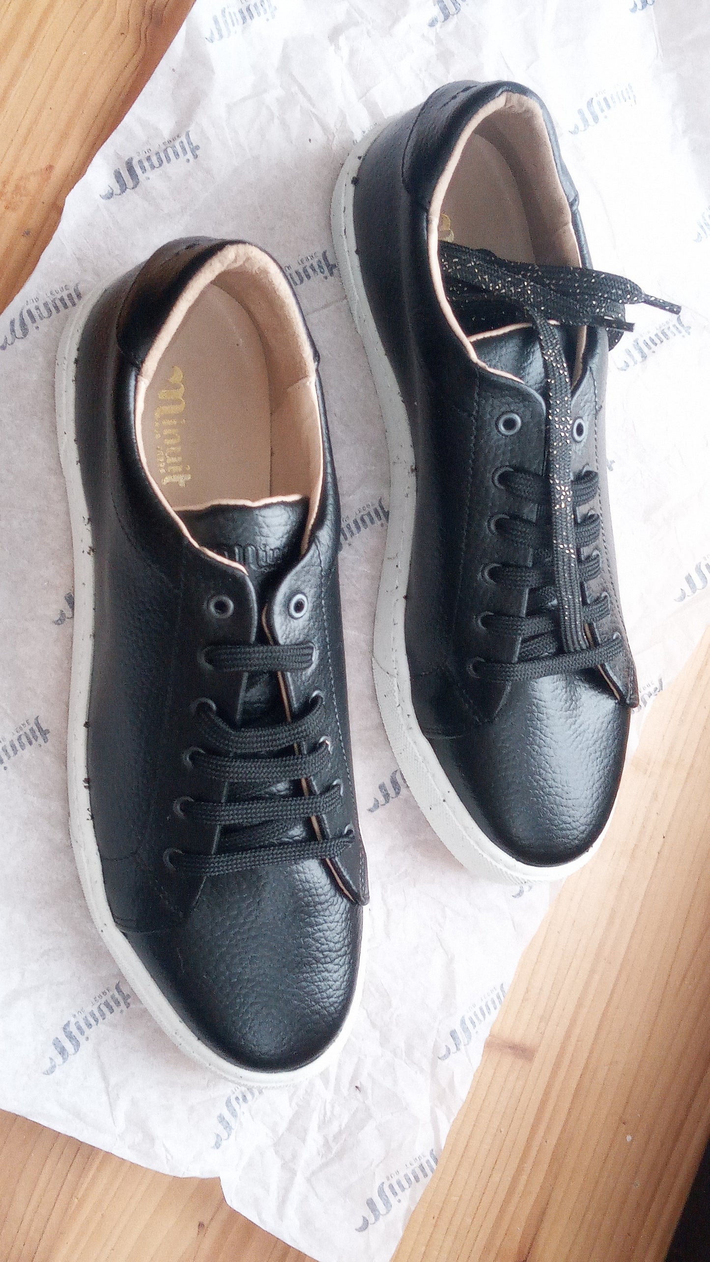 Virevolte black grained