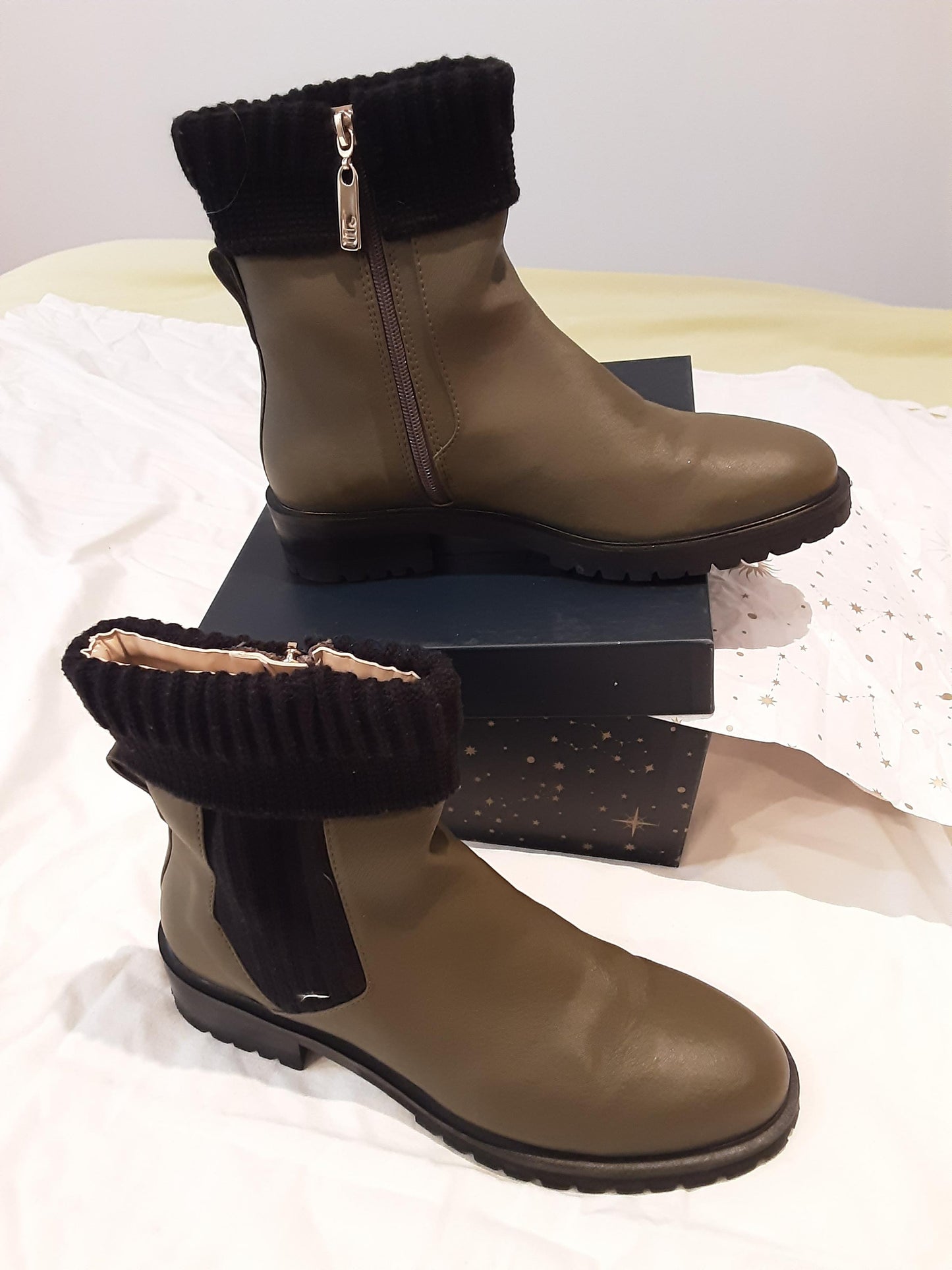 Oracle Khaki