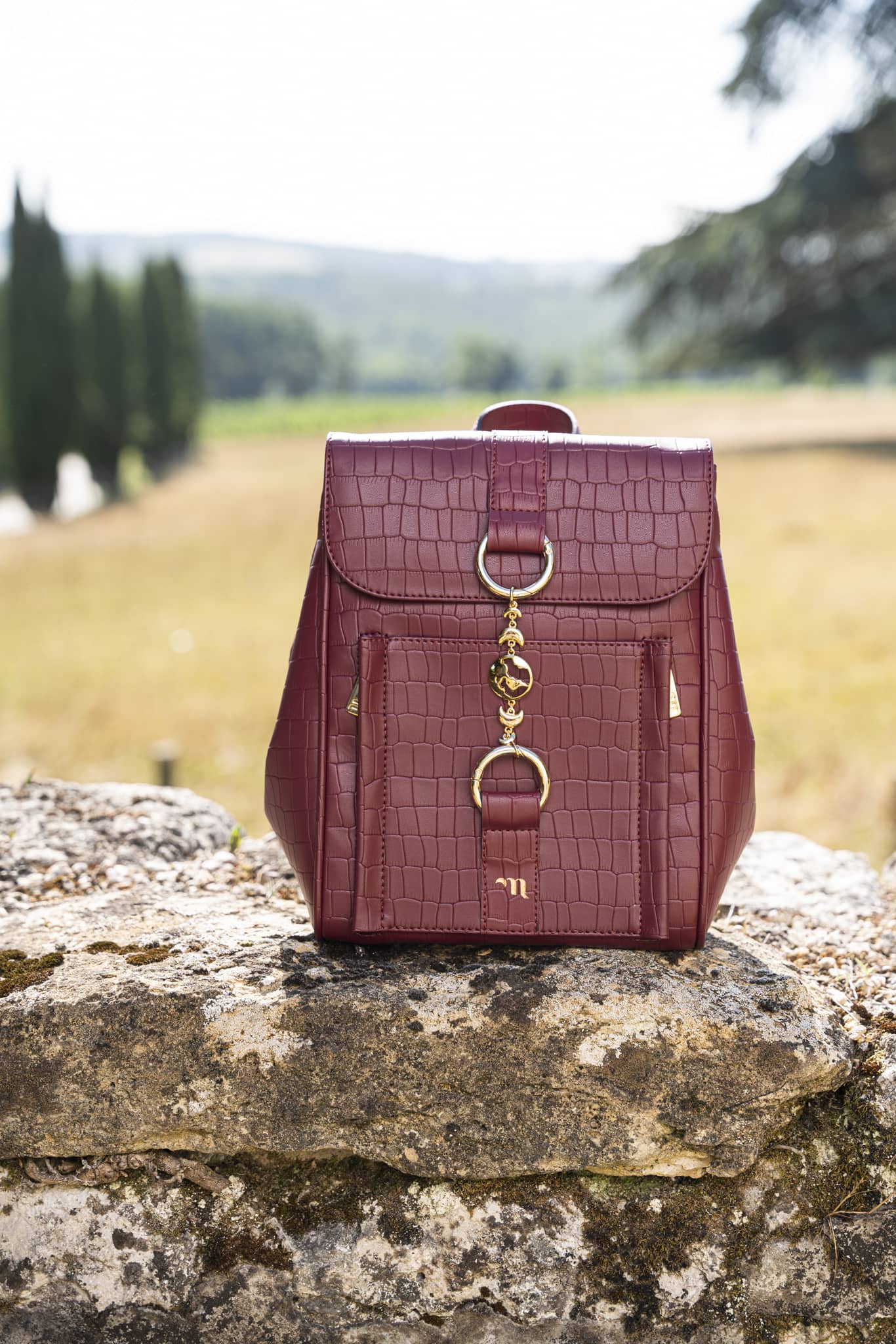 Sac à dos vegan écoresponsable recyclé bordeaux imitation crocodile Falabella Minuit sur Terre