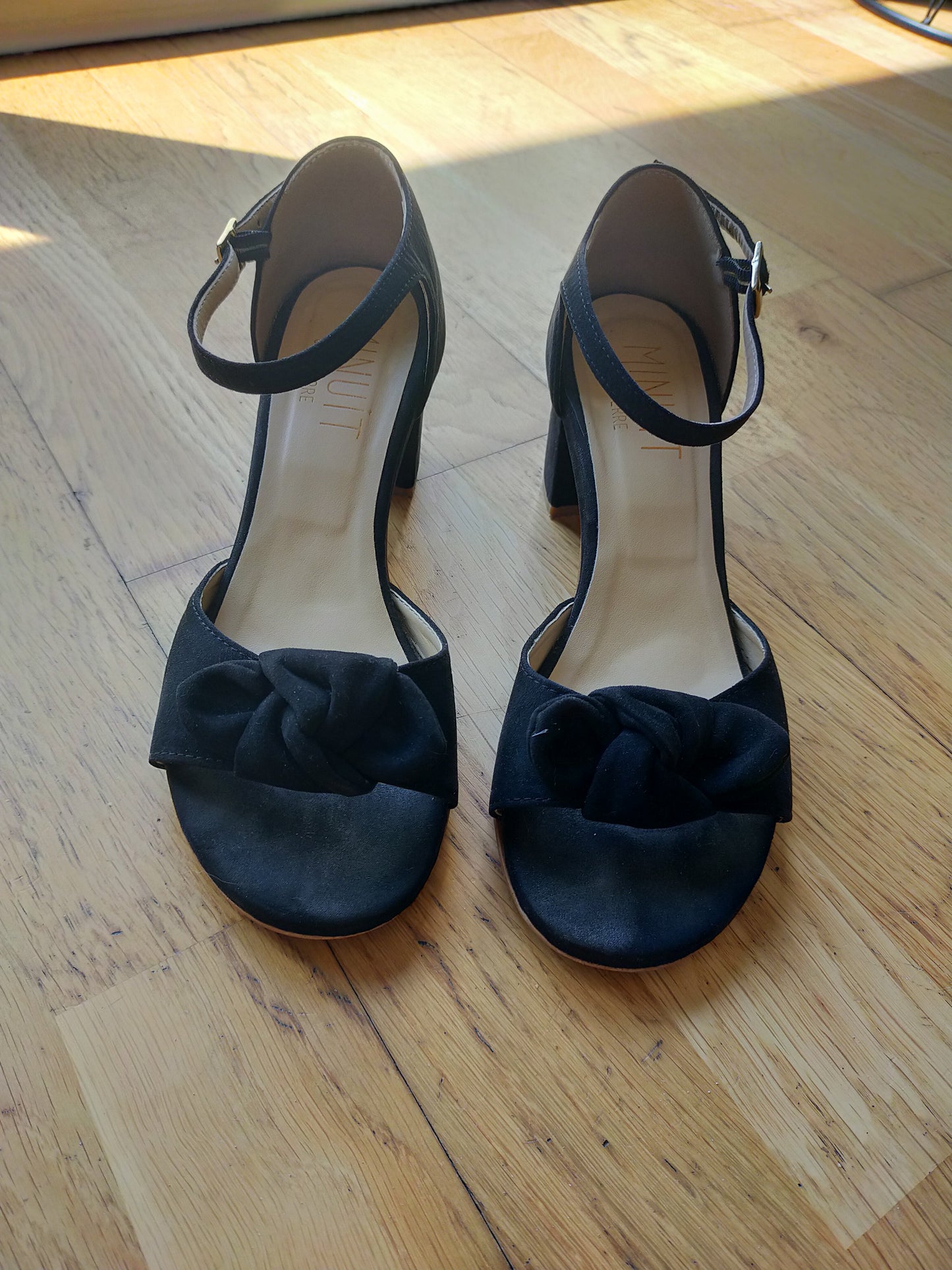 Sandales à talon noir