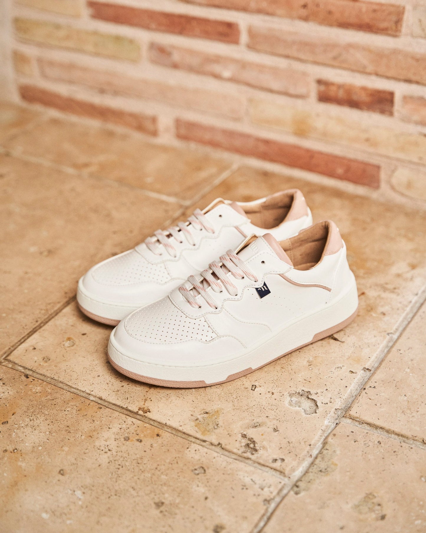 White Pink Vestige