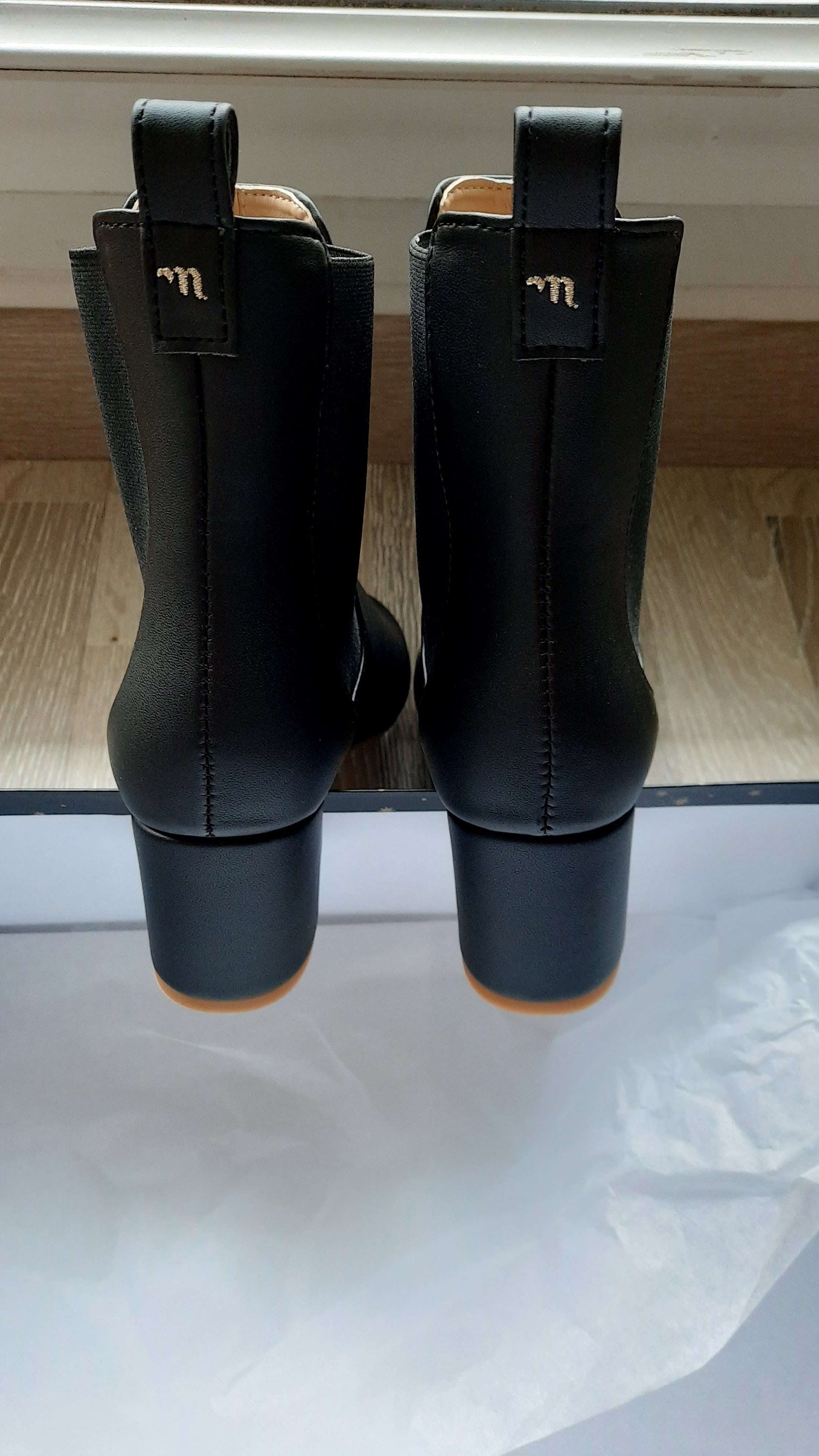 Thames Black