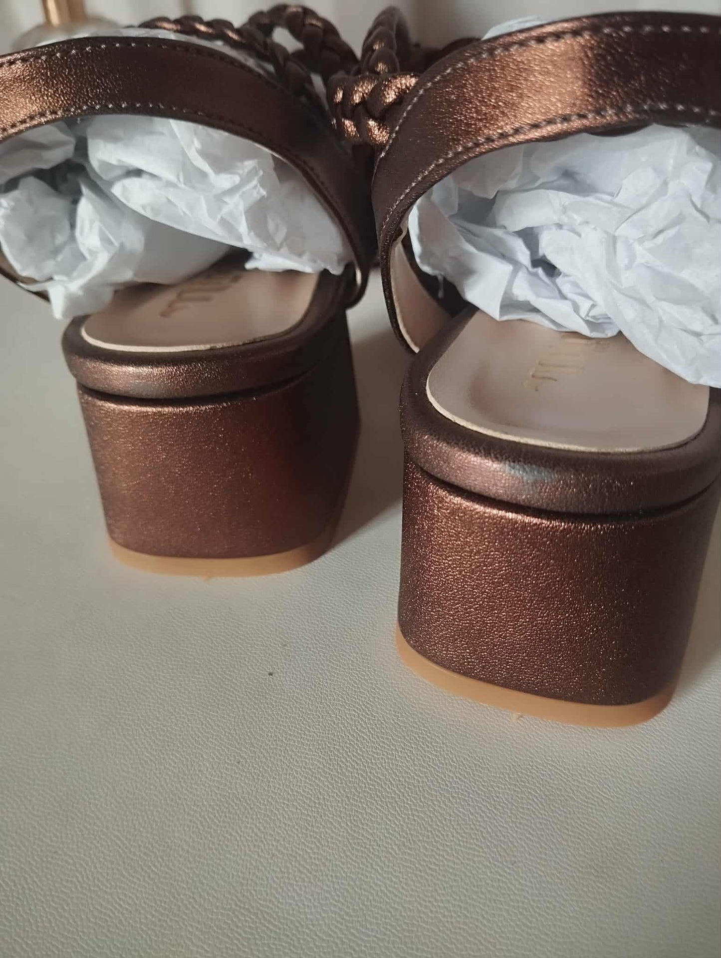 Yselis bronze