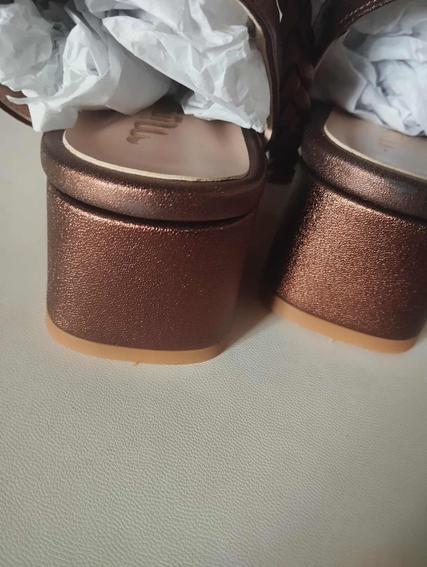 Yselis bronze