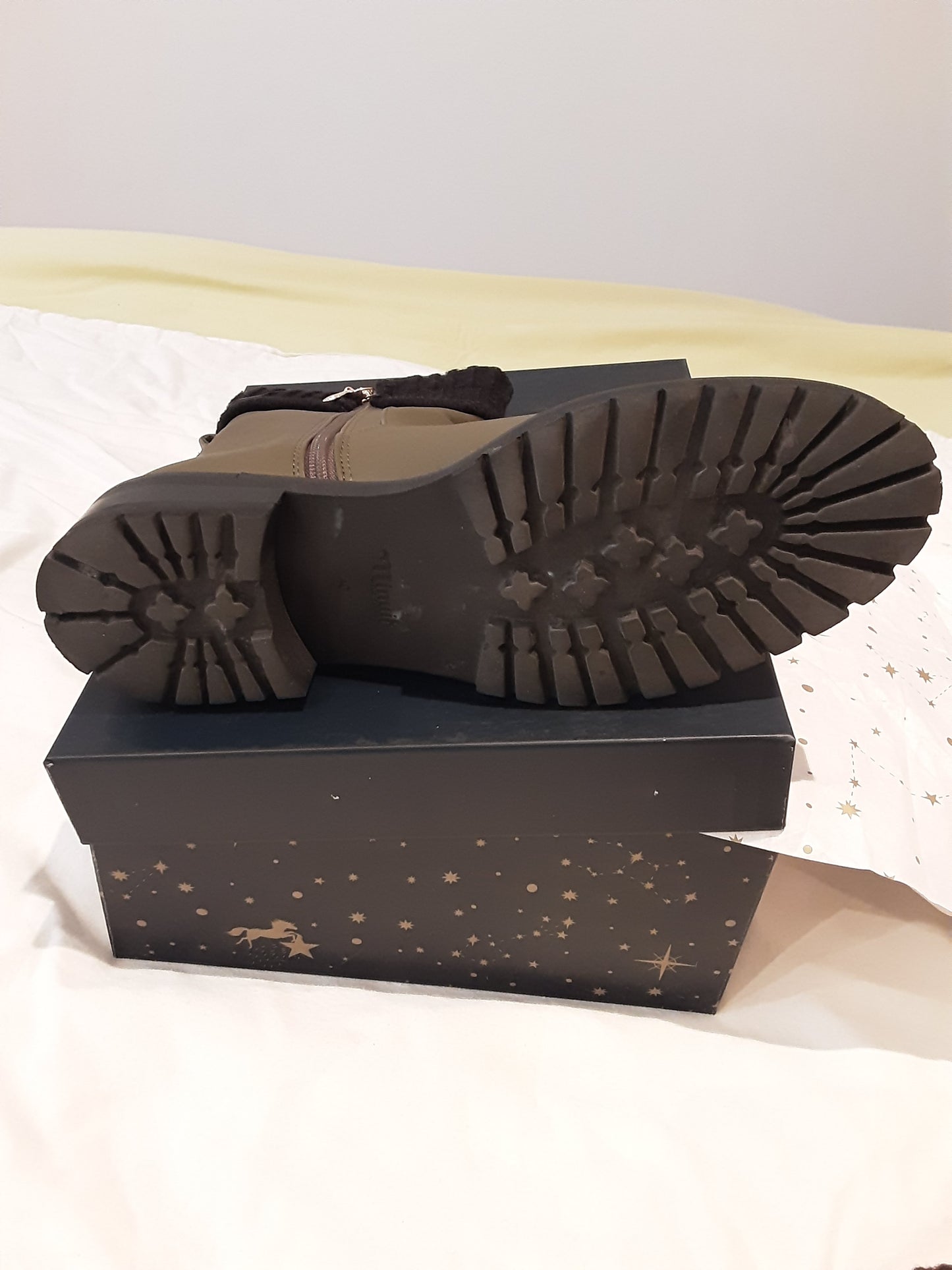 Oracle Khaki