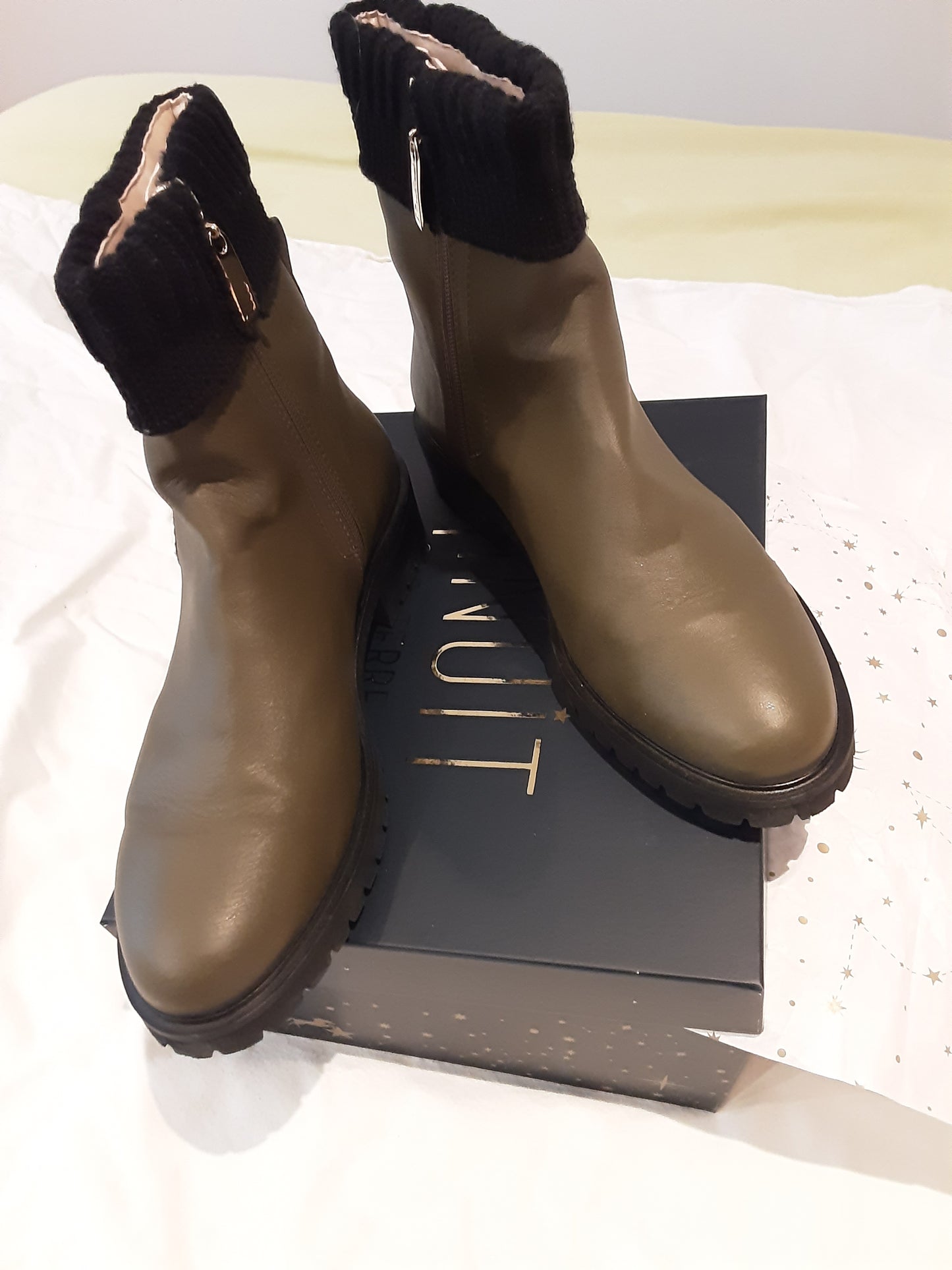 Oracle Khaki