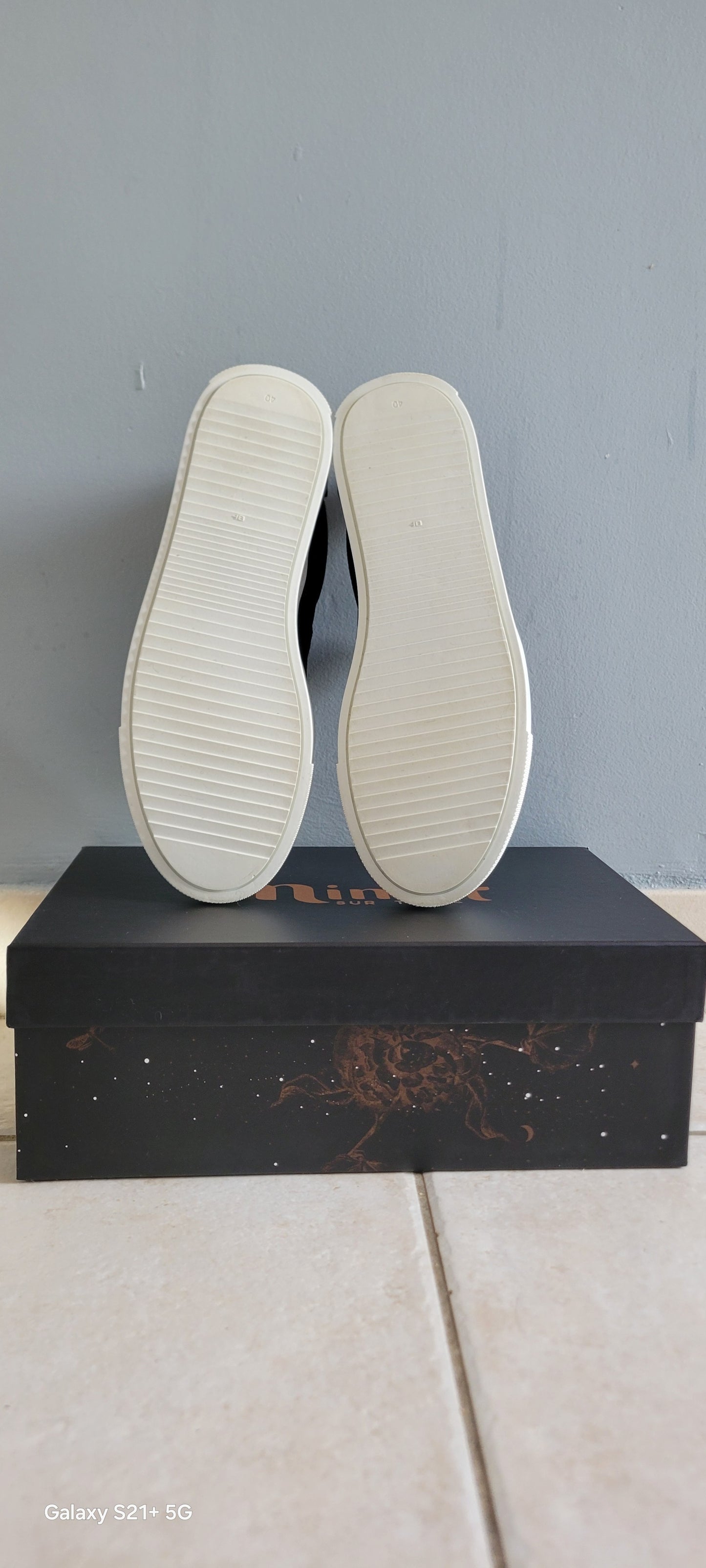 Baskets bleus