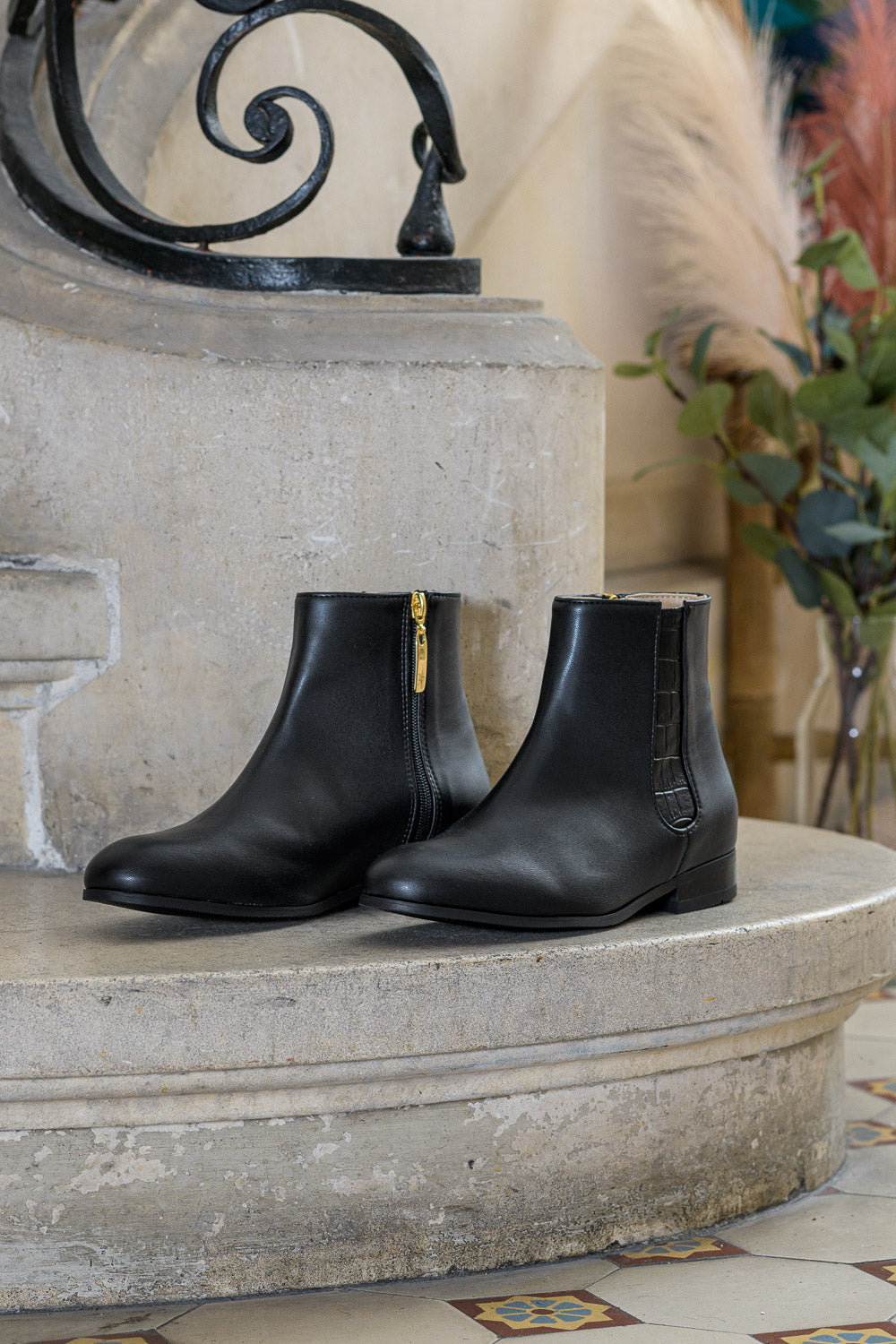 Bottines noires pour femme imitation crocodile vegan écologiques Arezzo Minuit sur Terre