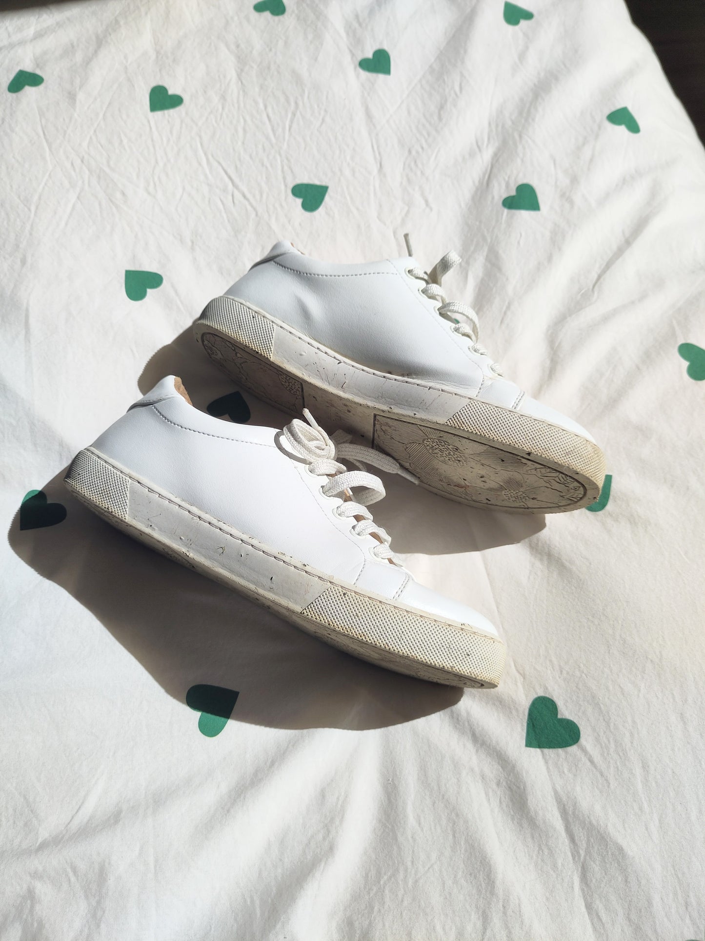 White twirls