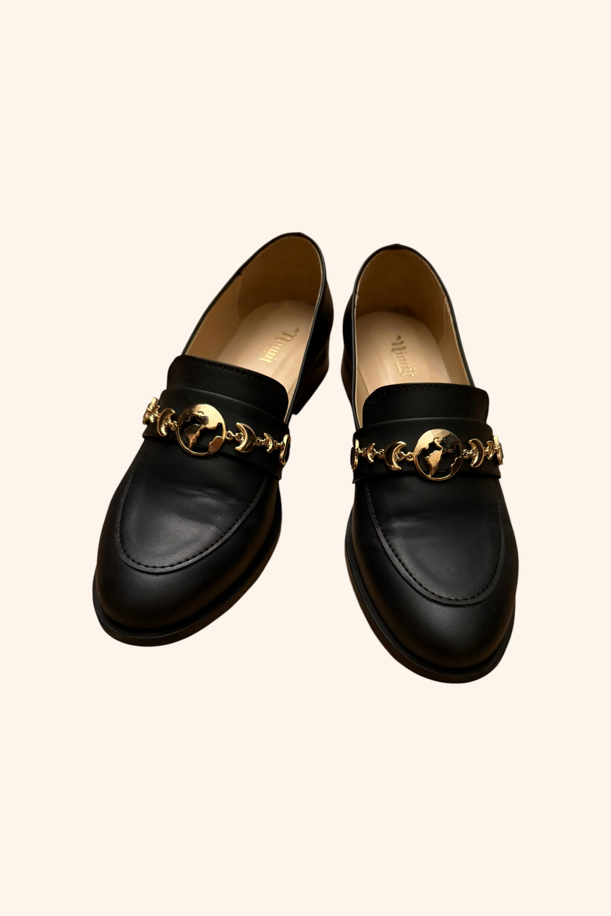 Mocassins noir symbole doré