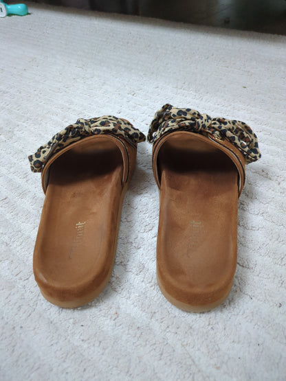 Hazelnut dune with leopard laces