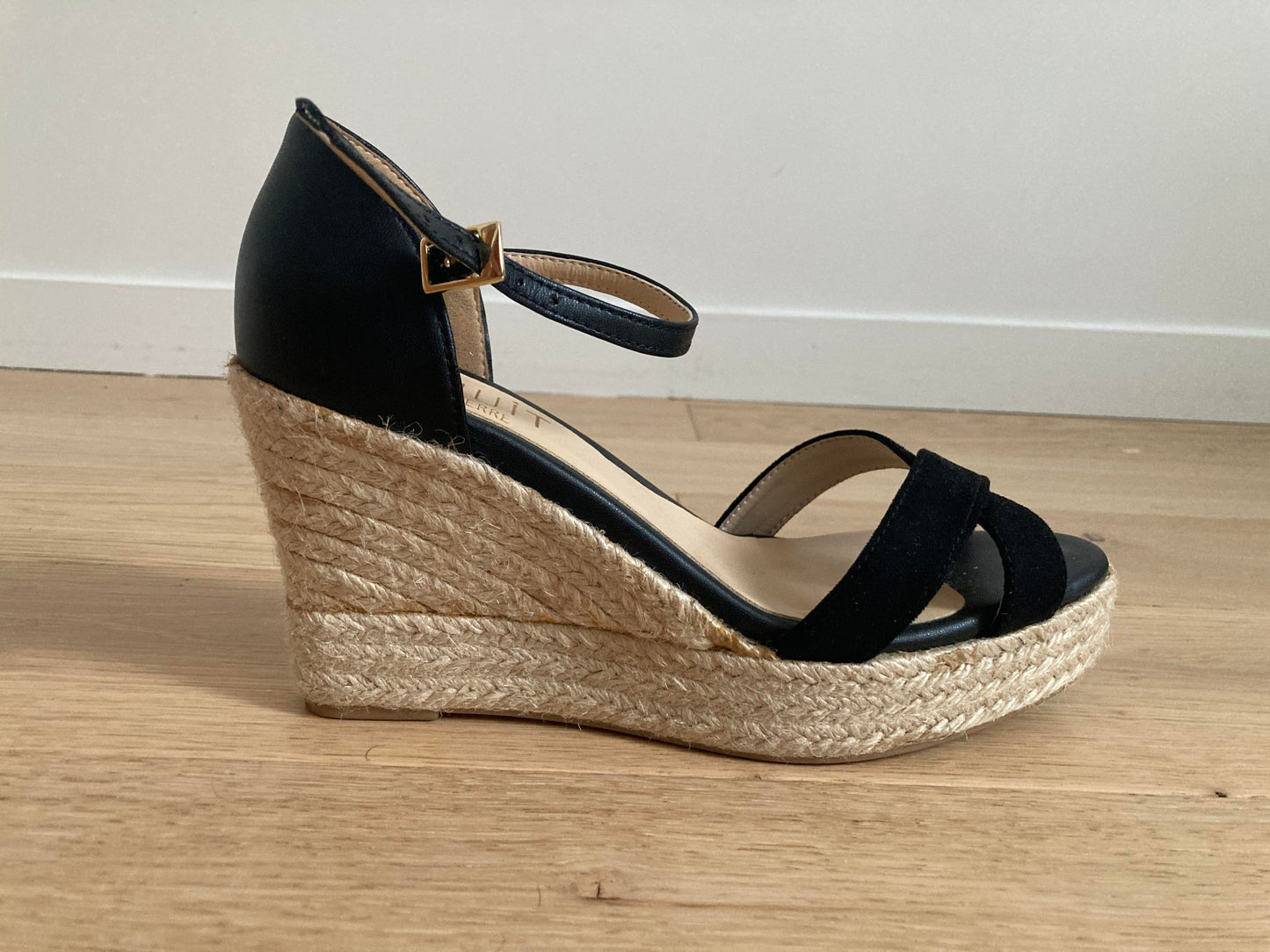 Cyclades Black