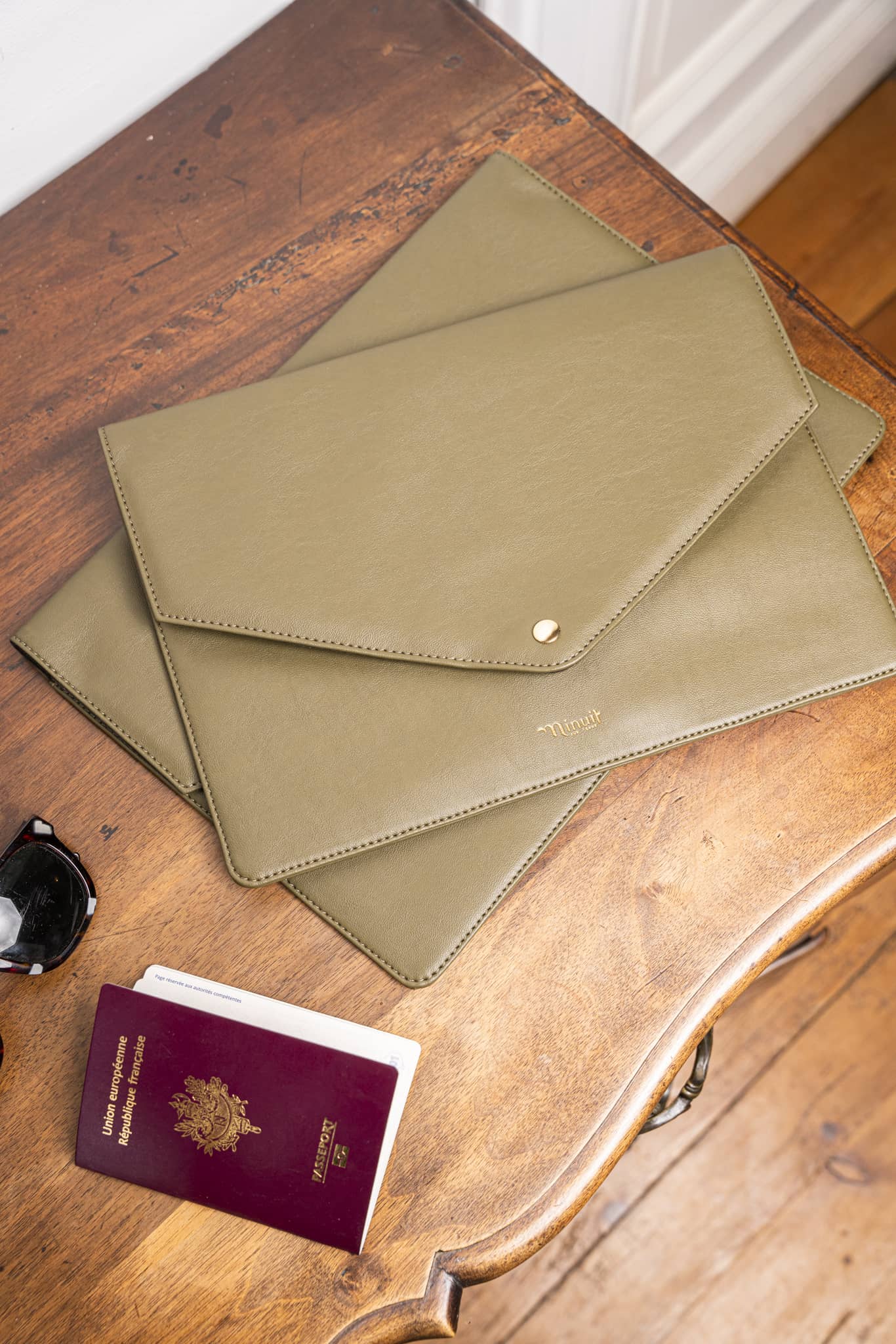 Pochettes d'ordinateur vert kaki 13 pouces écologiques recyclées vegan Simone Minuit sur Terre