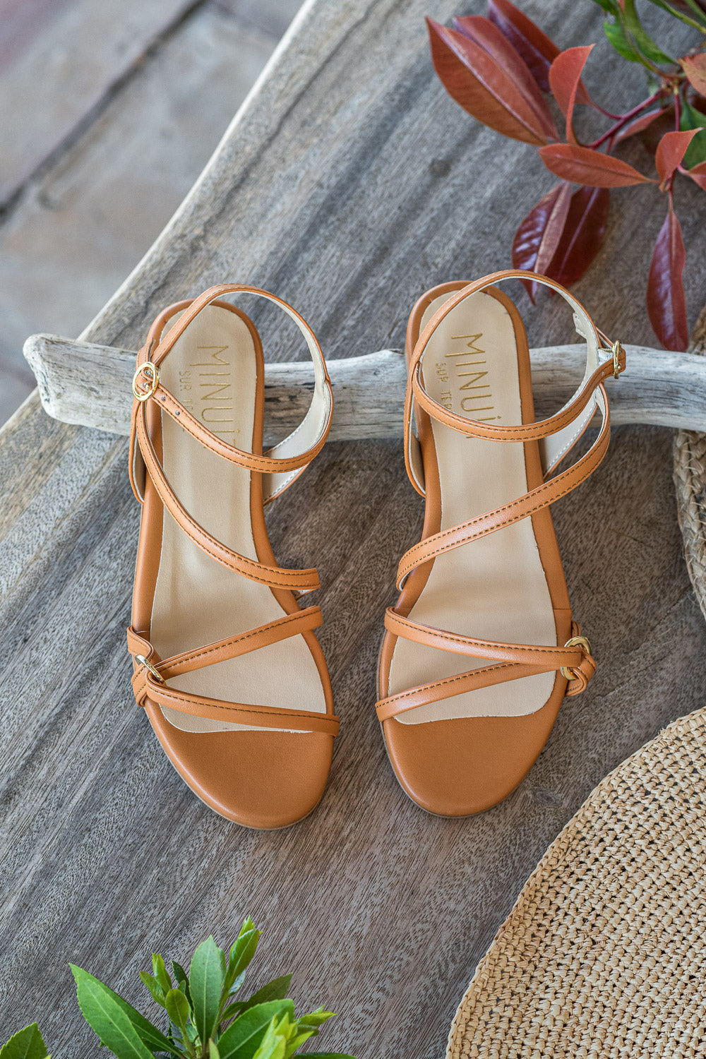 Sandales plates marrons camel femme Canistrelli Minuit sur Terre