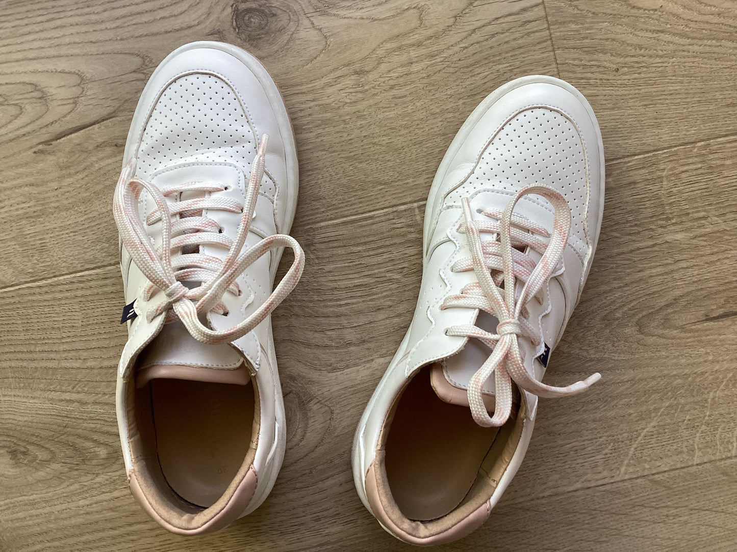 White Pink Vestige
