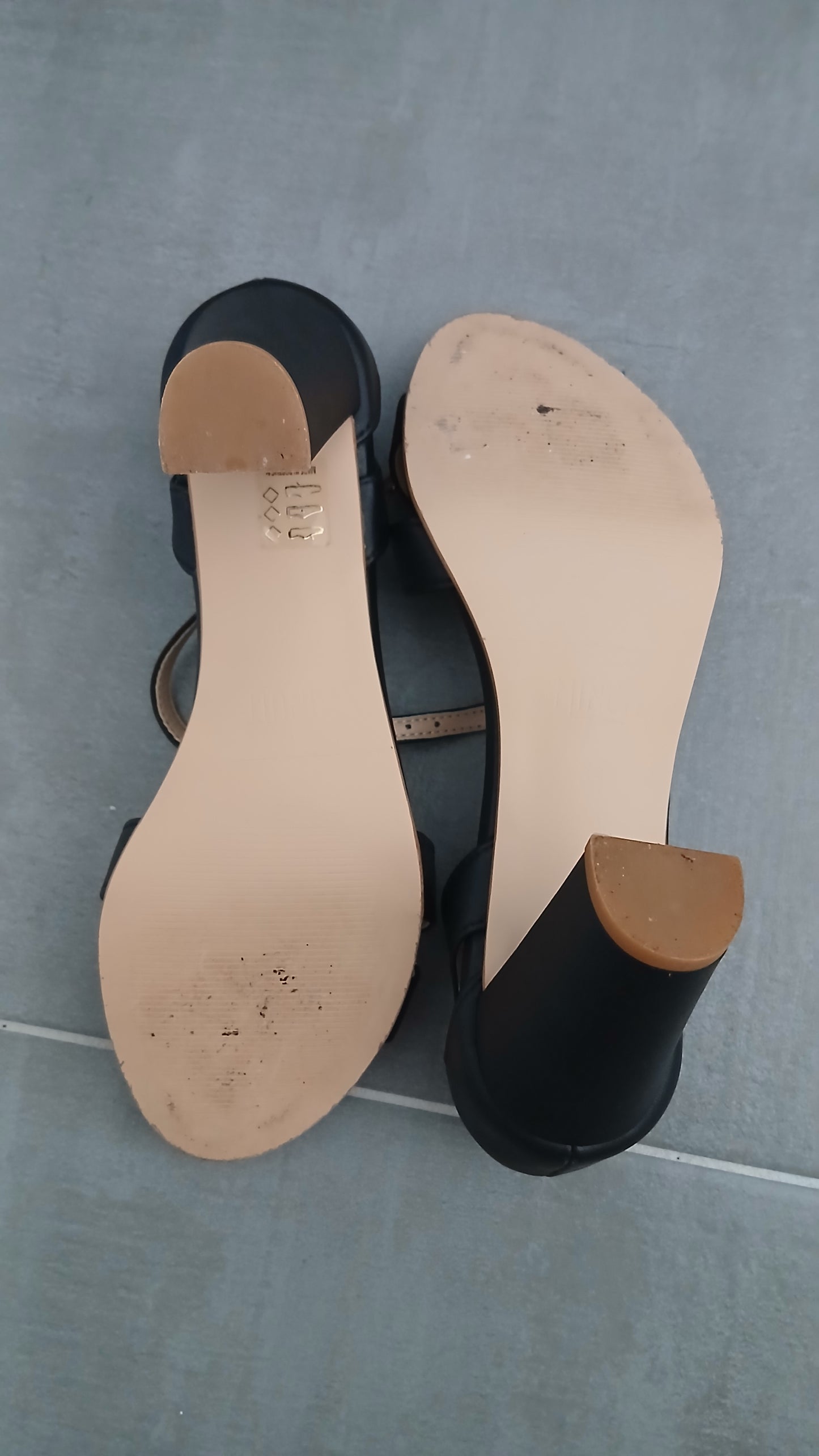 Ulysse Noir, taille 39 (chaussures ouvertes à talons)