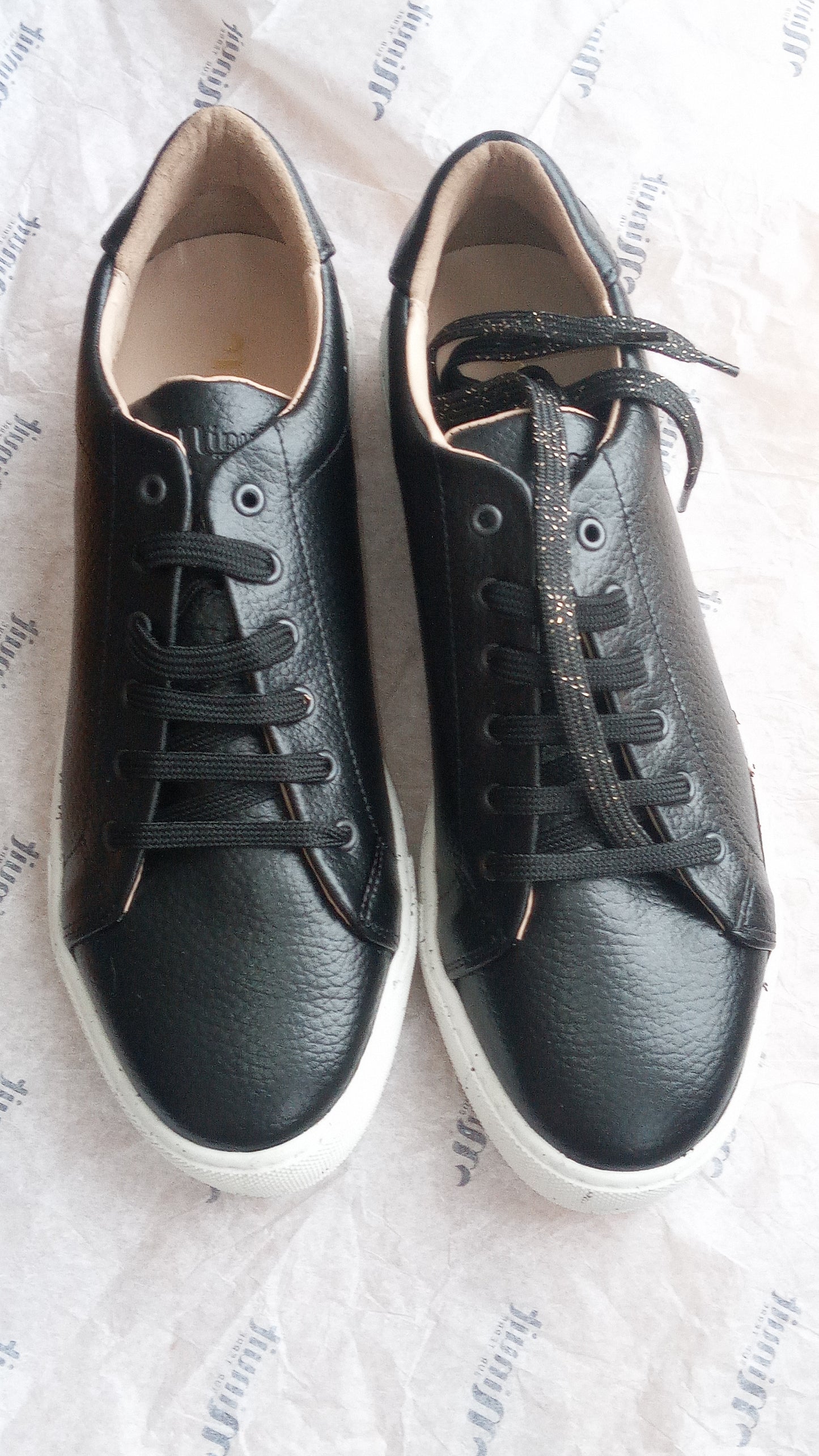 Virevolte black grained