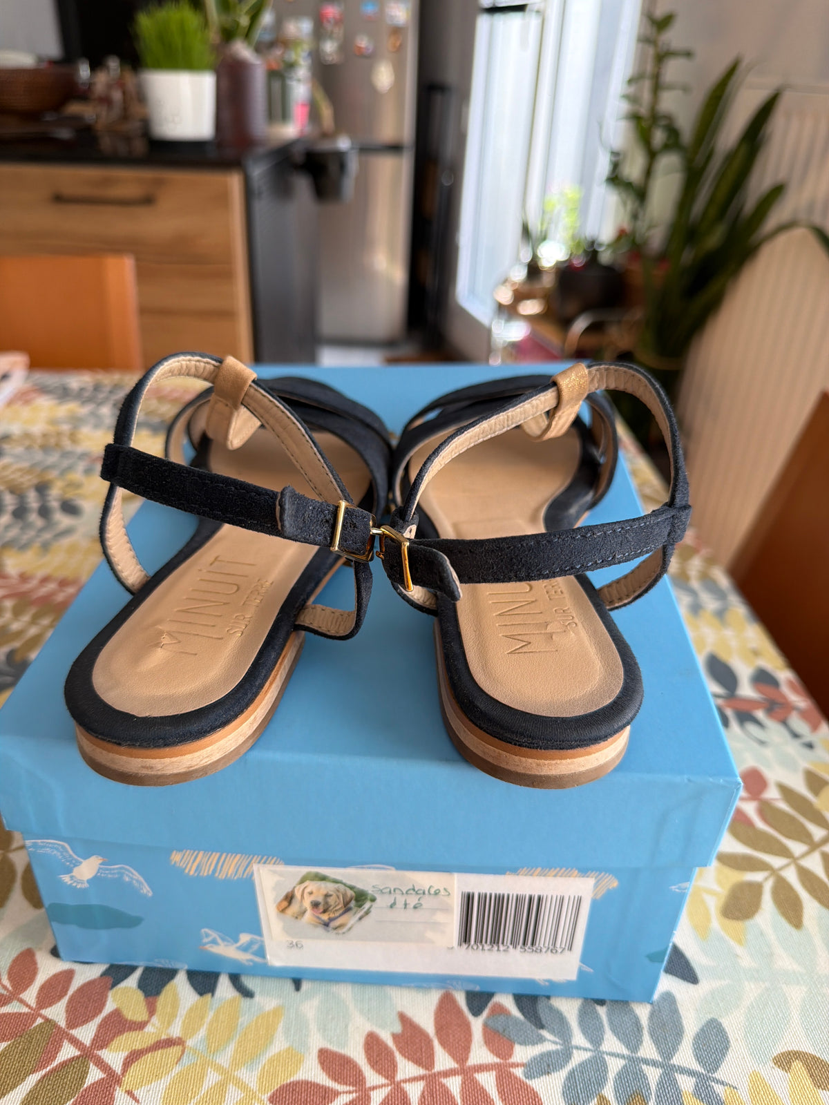 Sandales plates bleu marine style daim