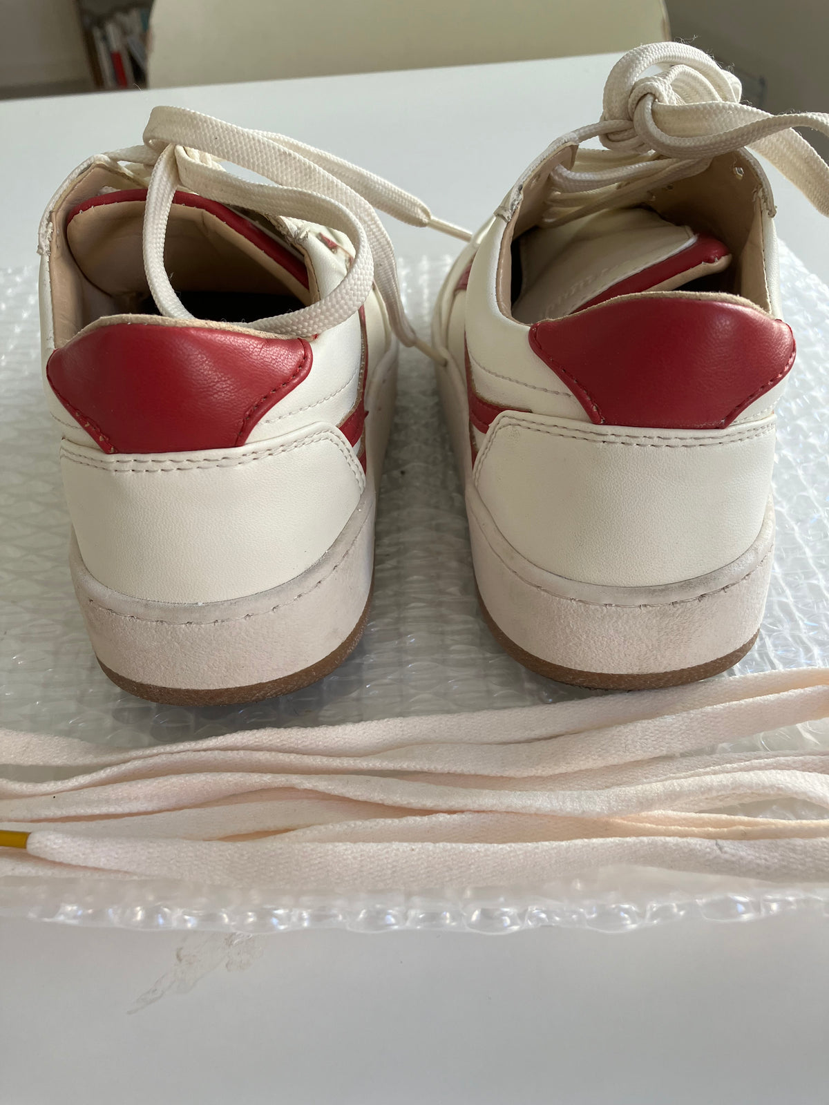 Baskets rouge et blanche très bon état