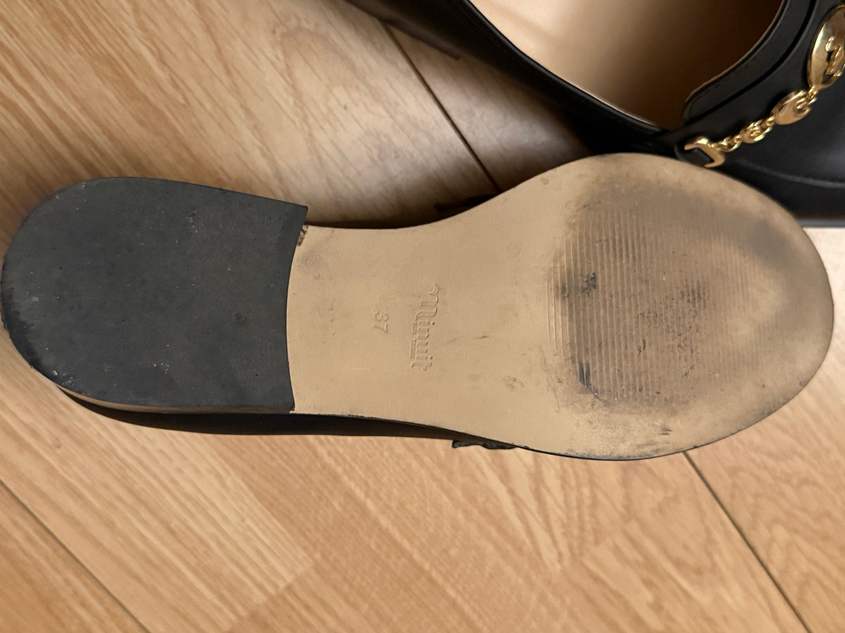 Mocassins noir symbole doré
