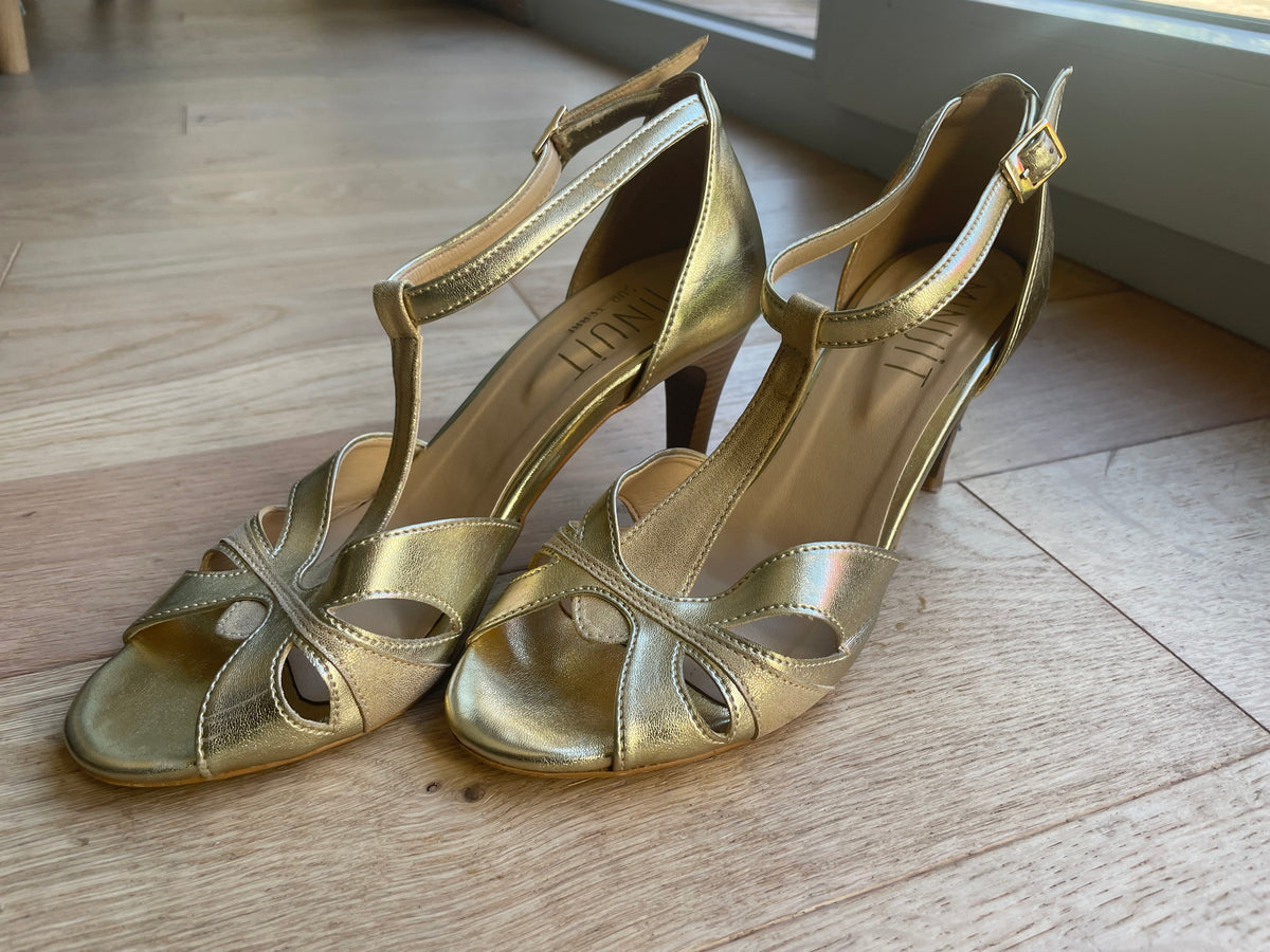 Belles Chaussures à talon dorées