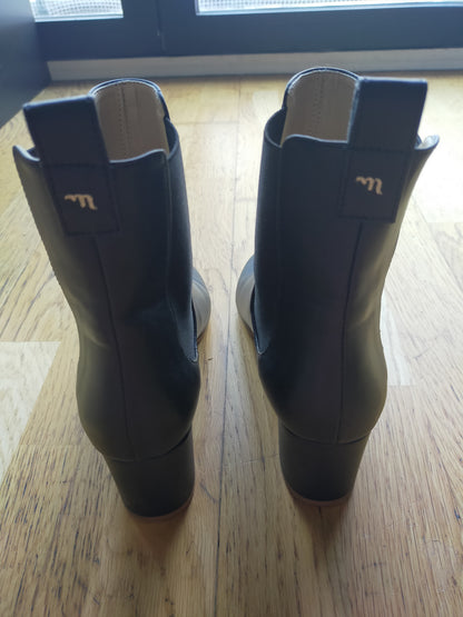 Thames Black