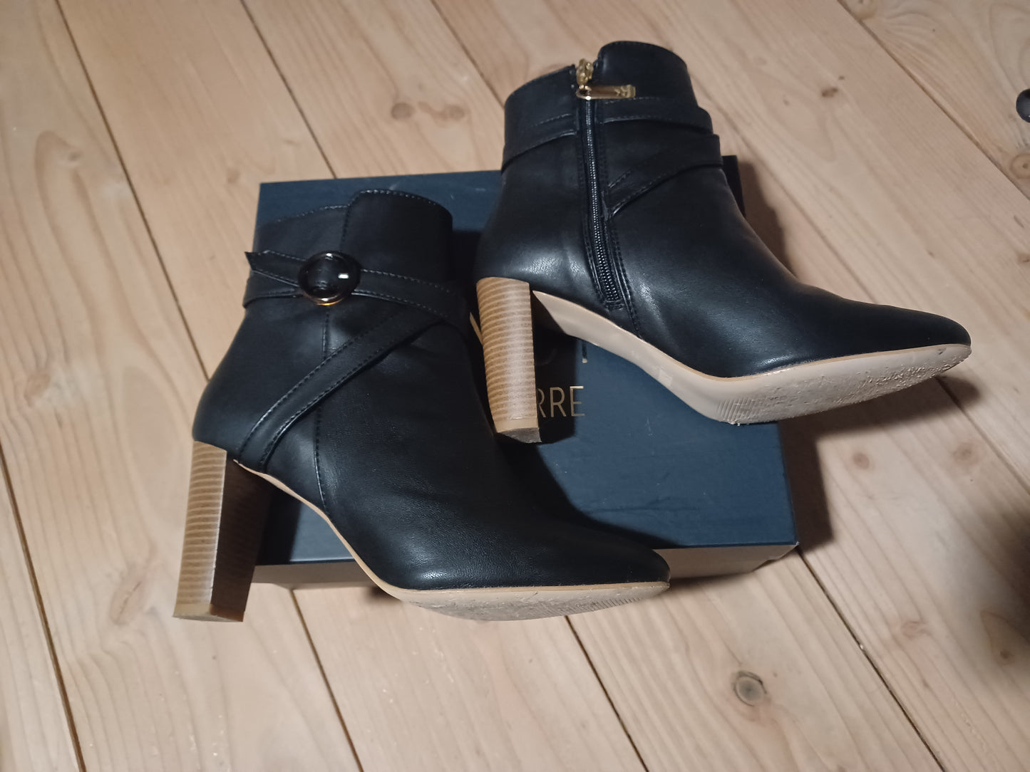 Black Emerald model ankle boots
