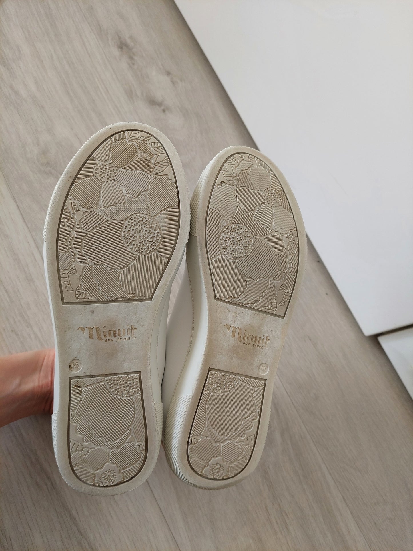 Baskets brodées Minuit sur Terre Virevolte 35