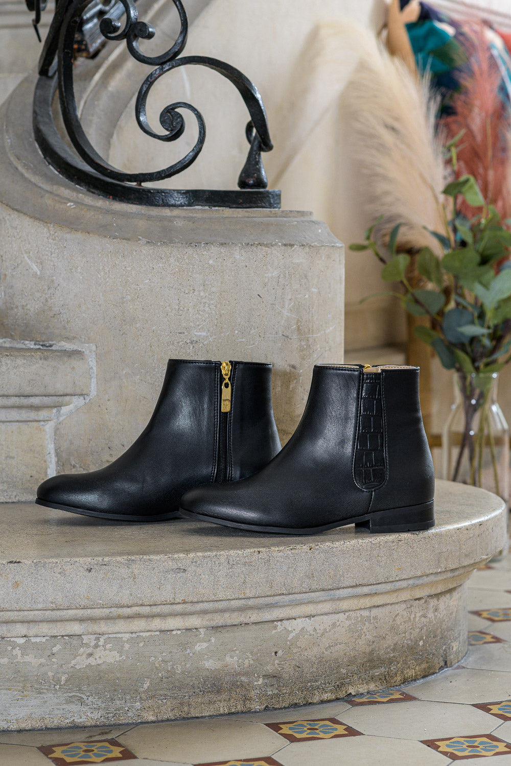 Bottines noires pour femme imitation crocodile vegan écologiques Arezzo Minuit sur Terre