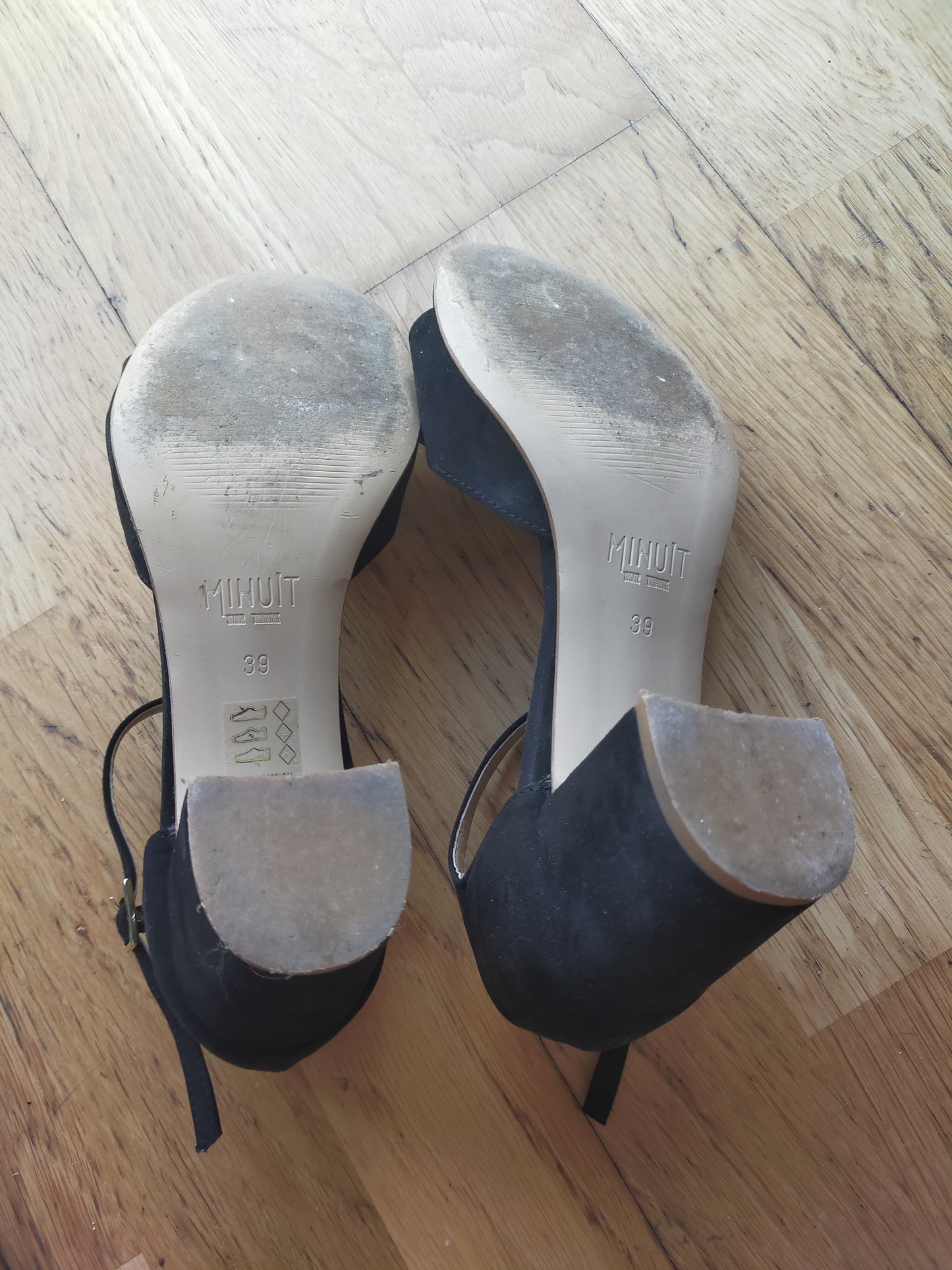 Sandales à talon noir
