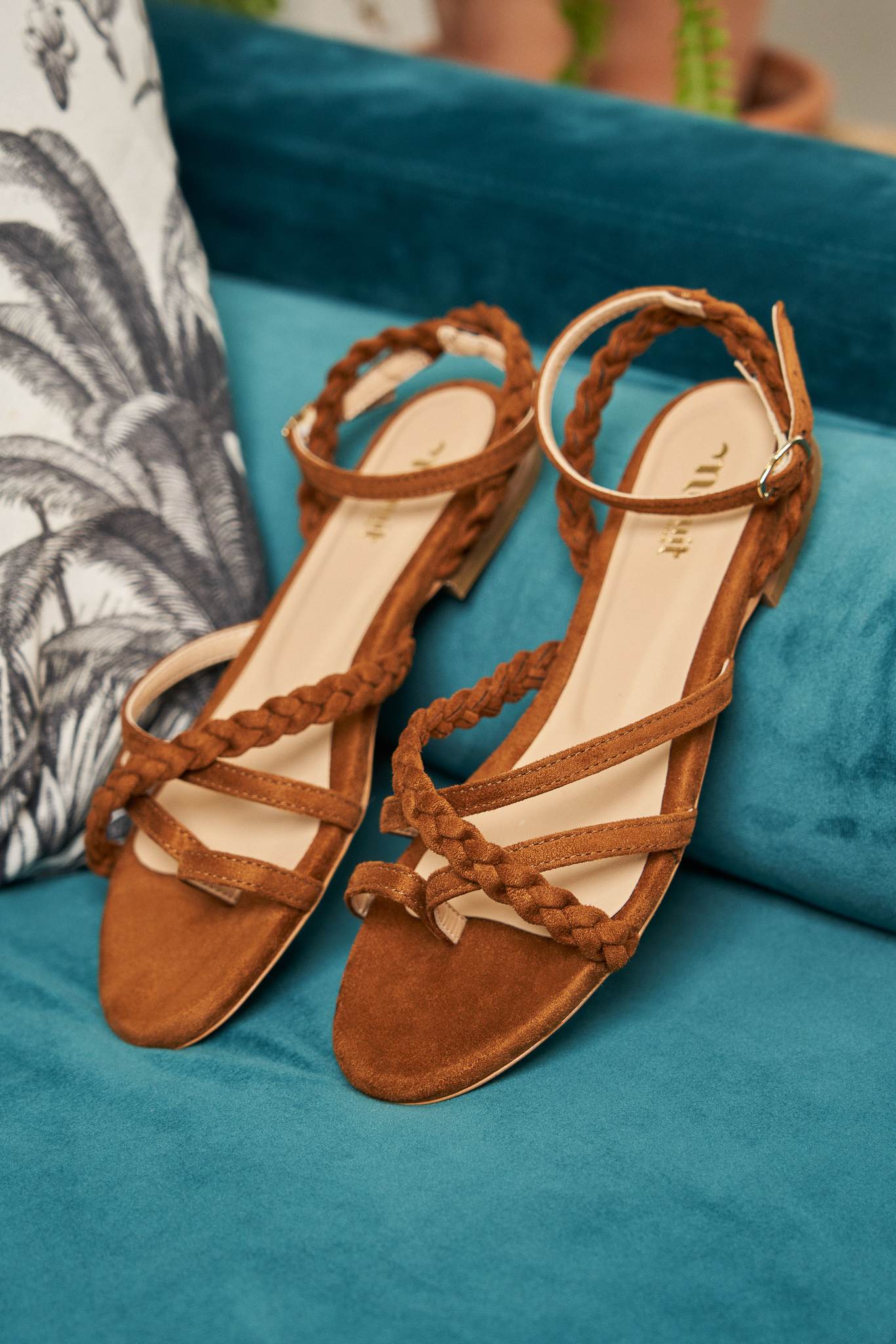 Sandales plates marrons noisette pour femme vegan écologiques recyclées Paradis Minuit sur Terre