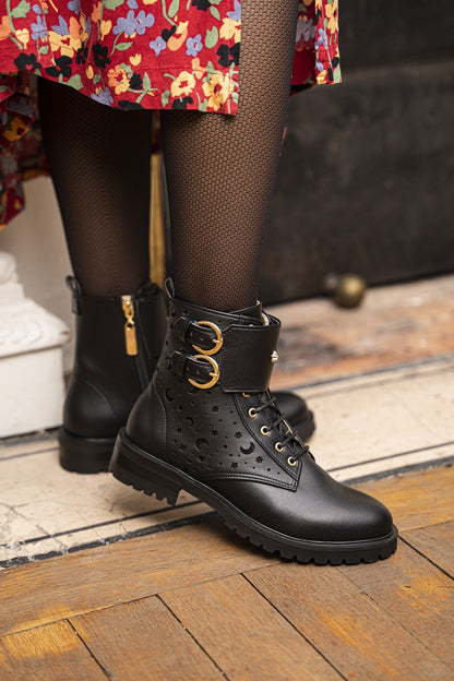 Bottines à lacets vegan noires perforées femme écoresponsables recyclées Bastide Minuit sur Terre