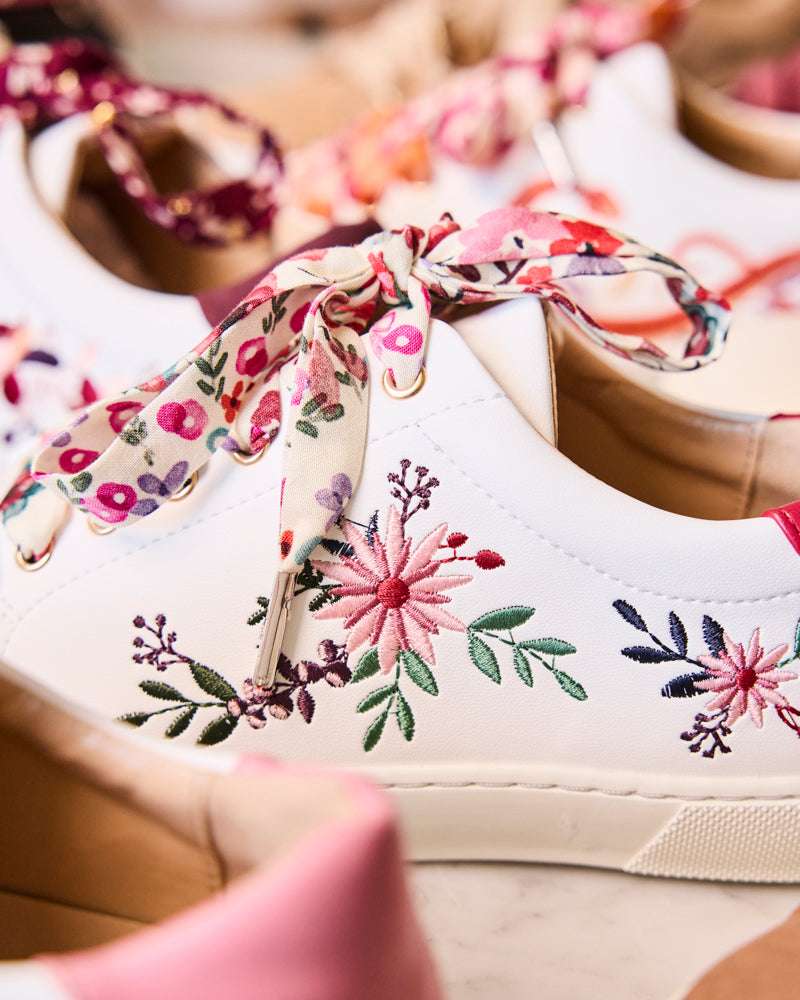 Midnight Lady Pink Twirl