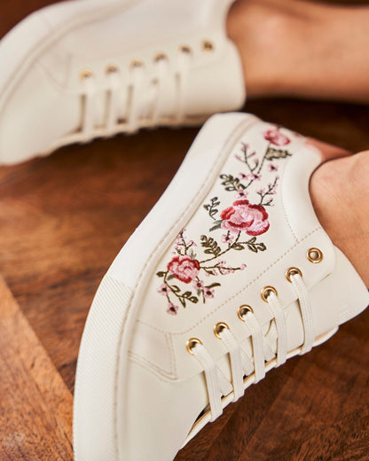Roses twirl