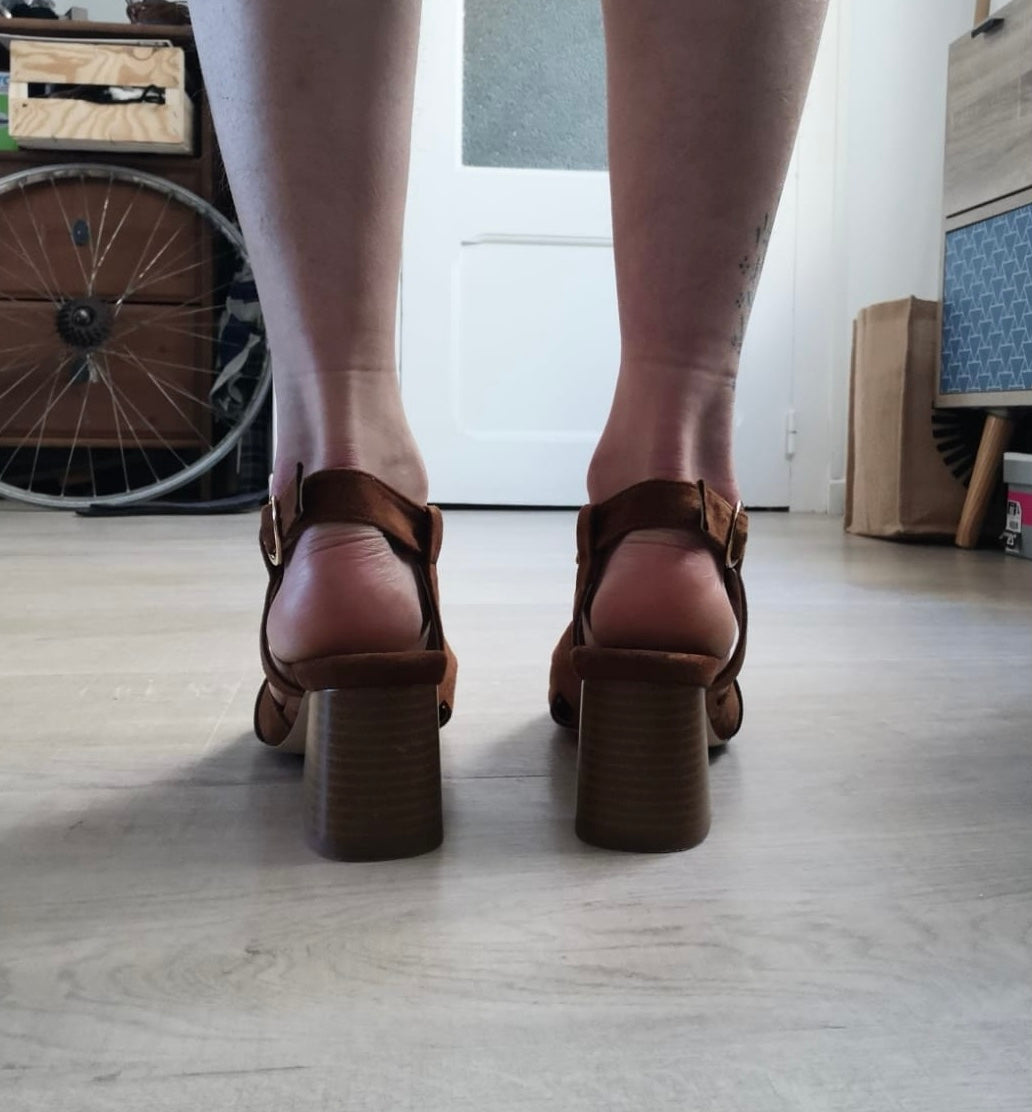 Sandales à talons en daim camel
