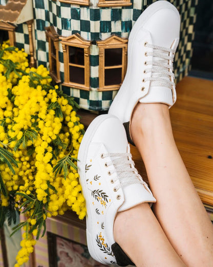 Baskets brodées vegan femme