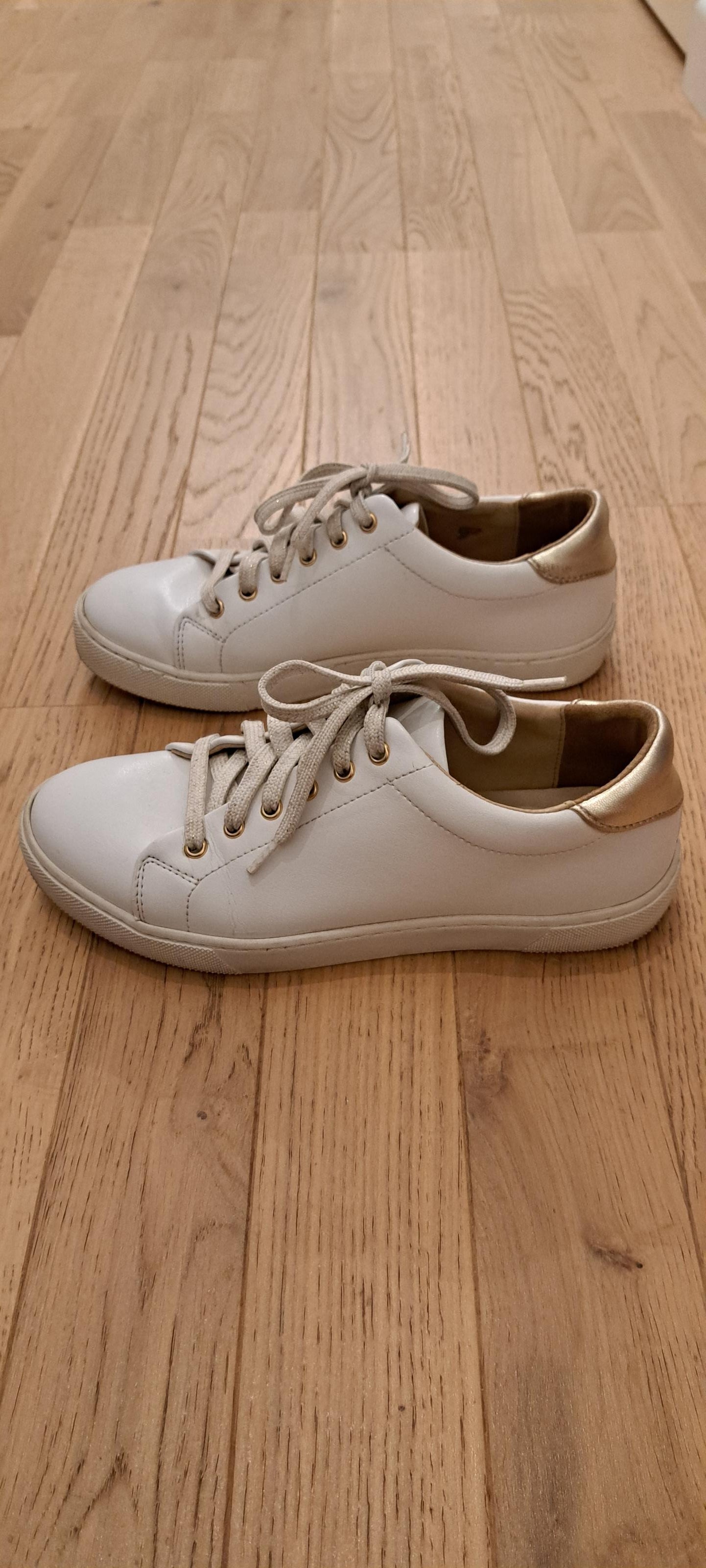 White Twirl