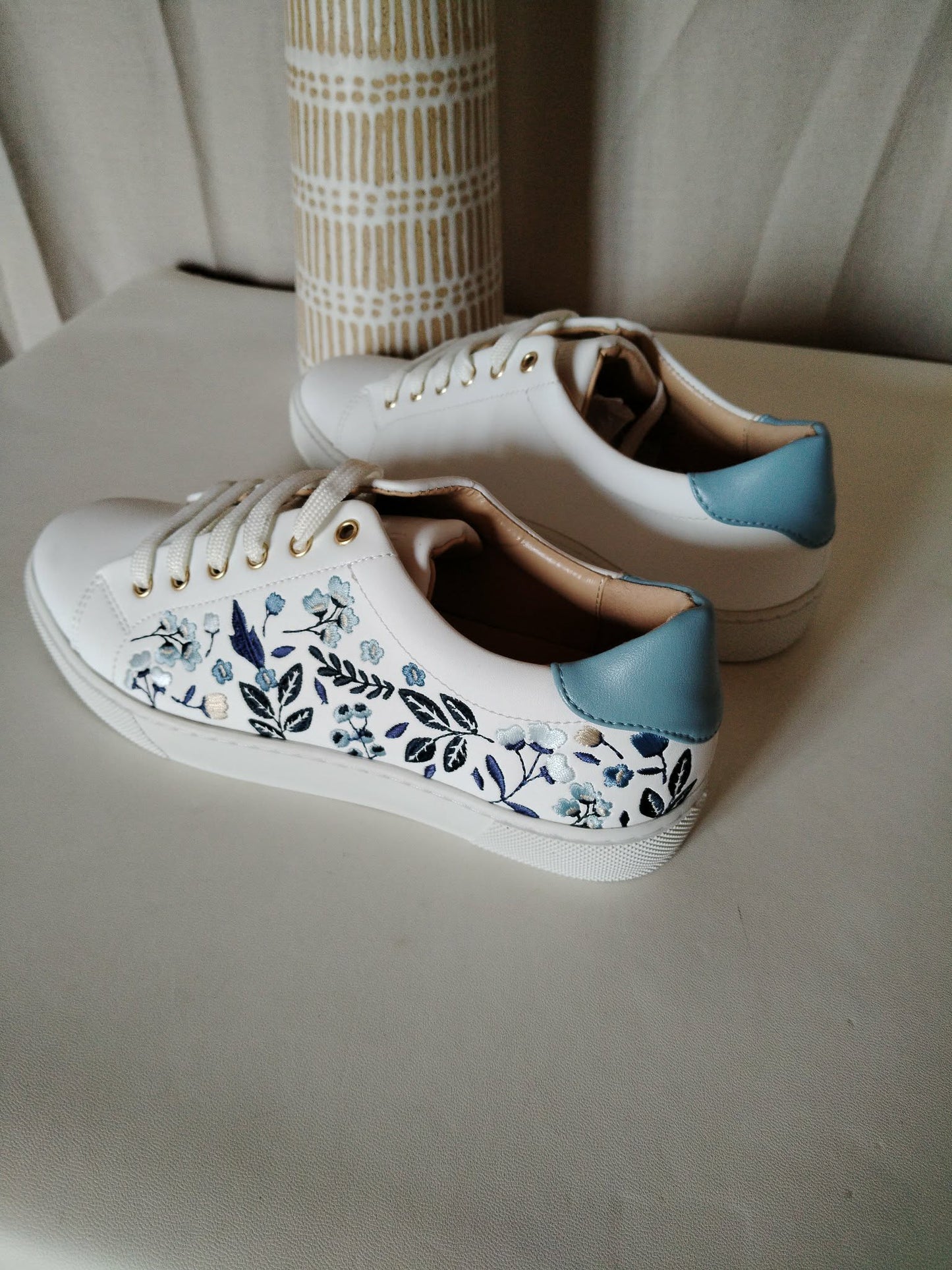 Virevolte envolée bleue