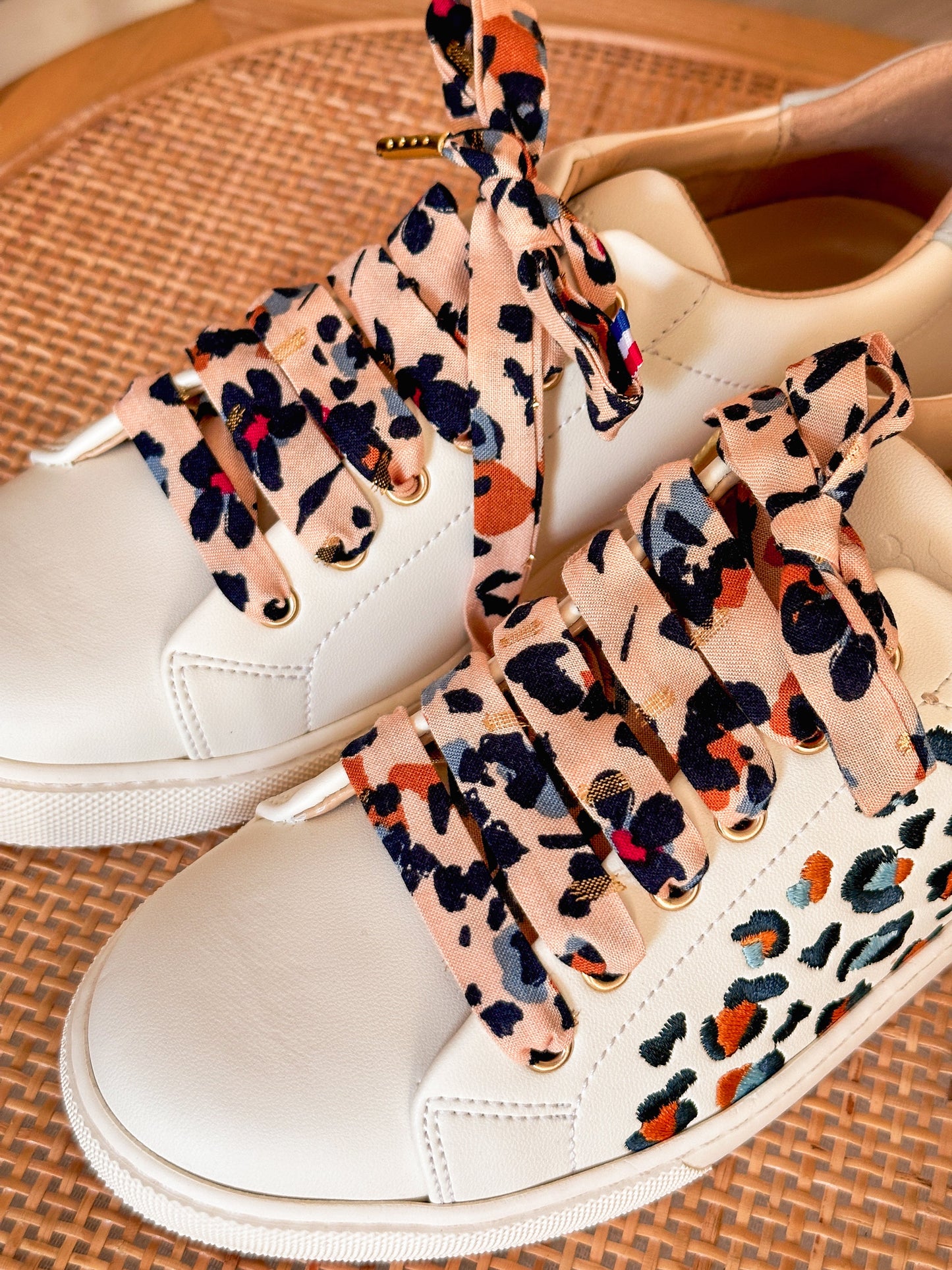 Leo laces