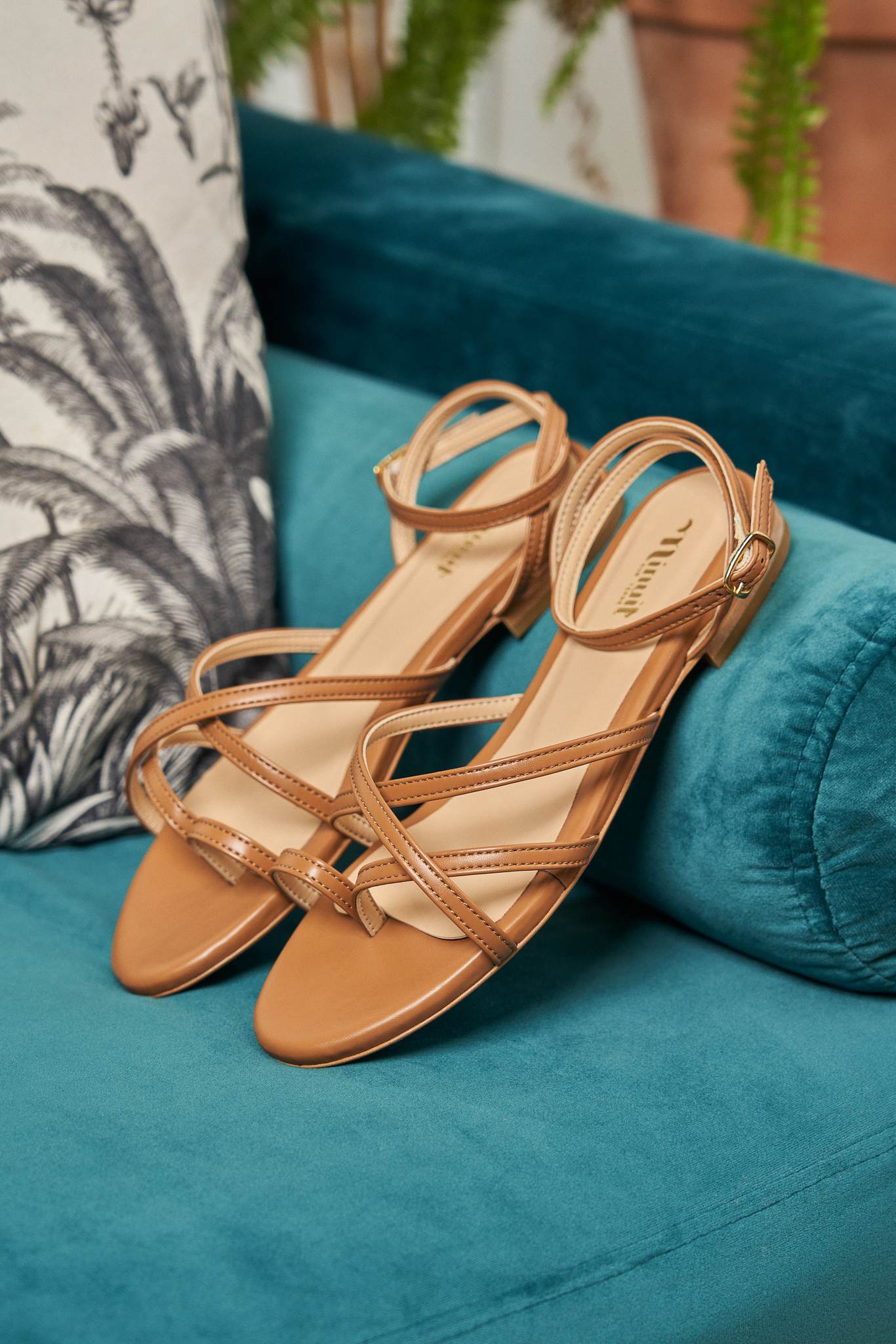 Sandales plates marrons camel pour femme écologiques vegan recyclées Orée Minuit sur Terre
