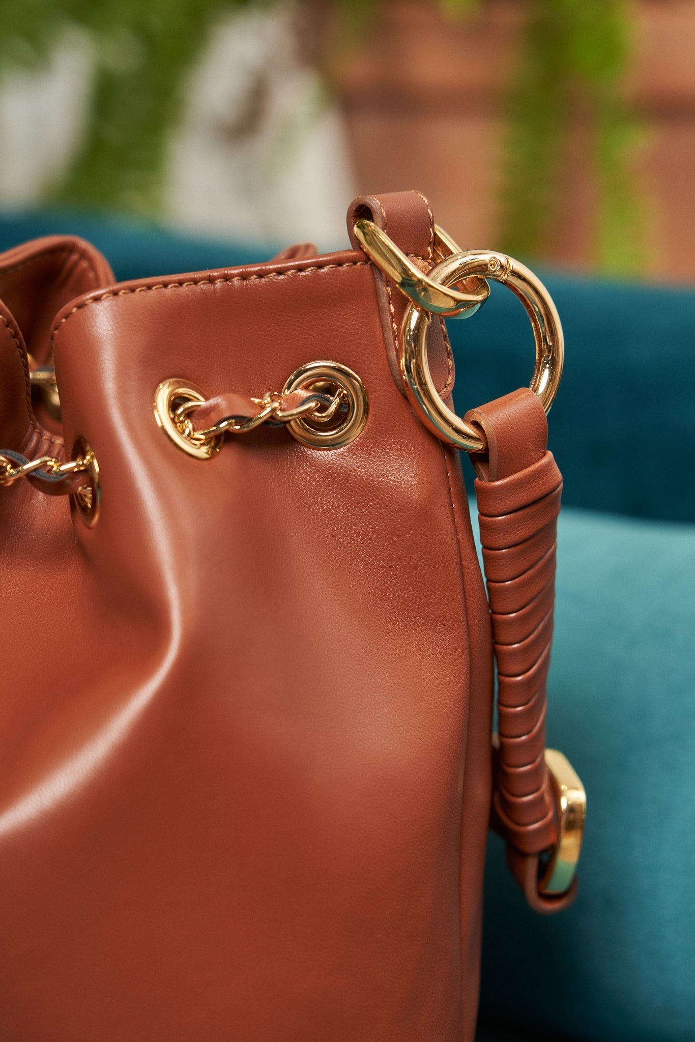 Sac à main femme seau marron camel écologique recyclé vegan Héra Minuit sur Terre