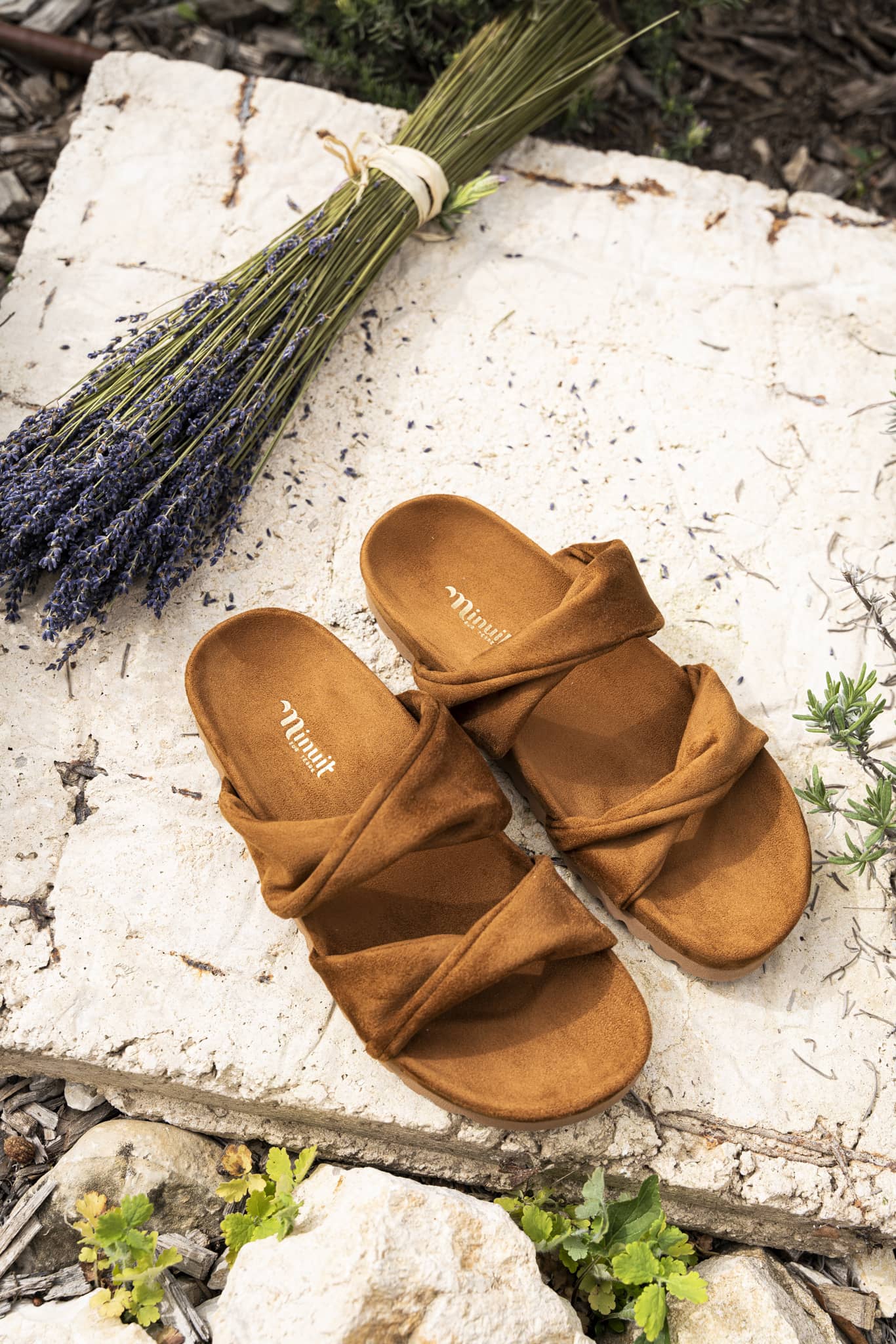 Sandales femme marron noisette vegan écologiques recyclées Garrigue Minuit sur Terre
