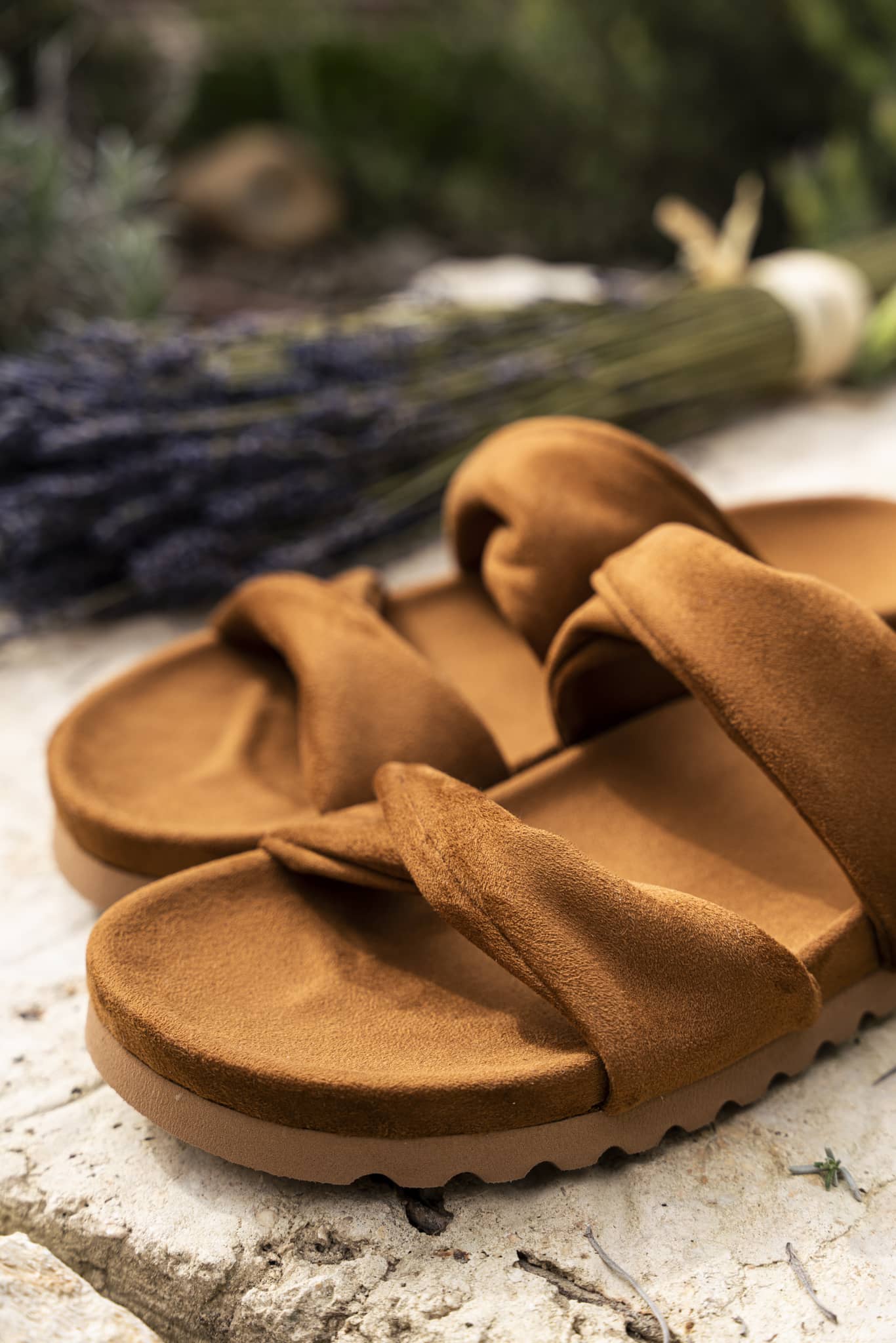 Sandales femme marron noisette vegan écologiques recyclées Garrigue Minuit sur Terre