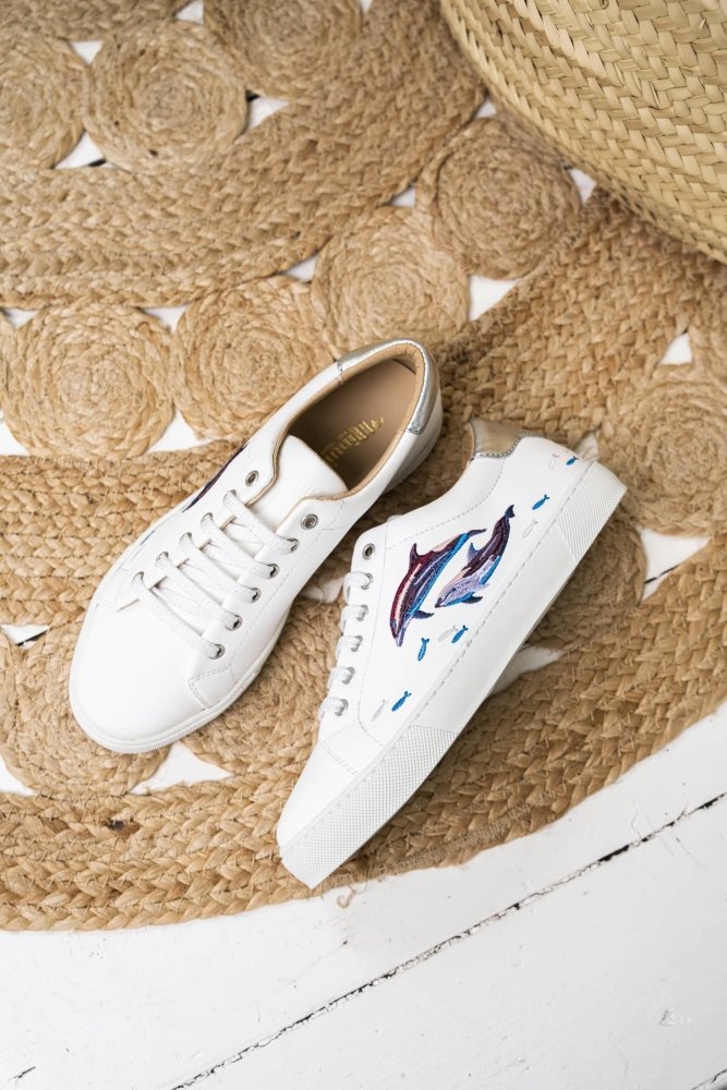 Baskets brodées vegan écologiques recyclées Virevolte Dauphins Minuit sur Terre