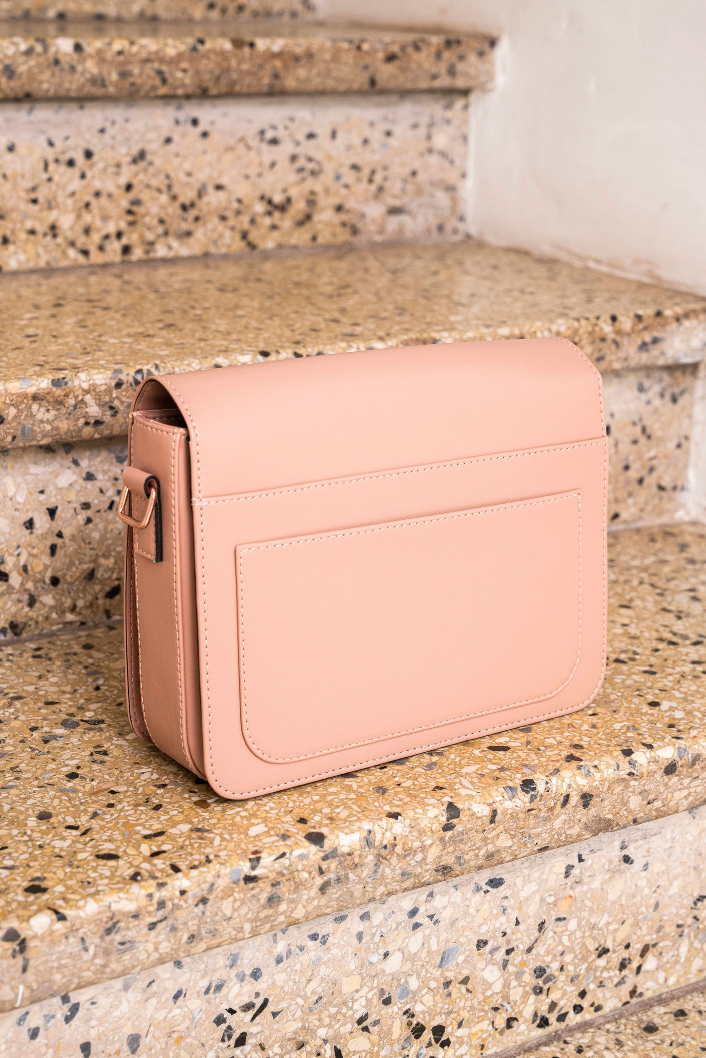 Sac à main en bandoulière rose clair vegan écoresponsable en pomme Stellan Blush Minuit sur Terre