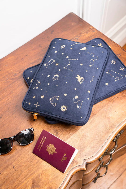 Housse d'ordinateur brodées astro étoiles constellations recyclée écologique vegan 13 pouces Rosa Minuit sur Terre