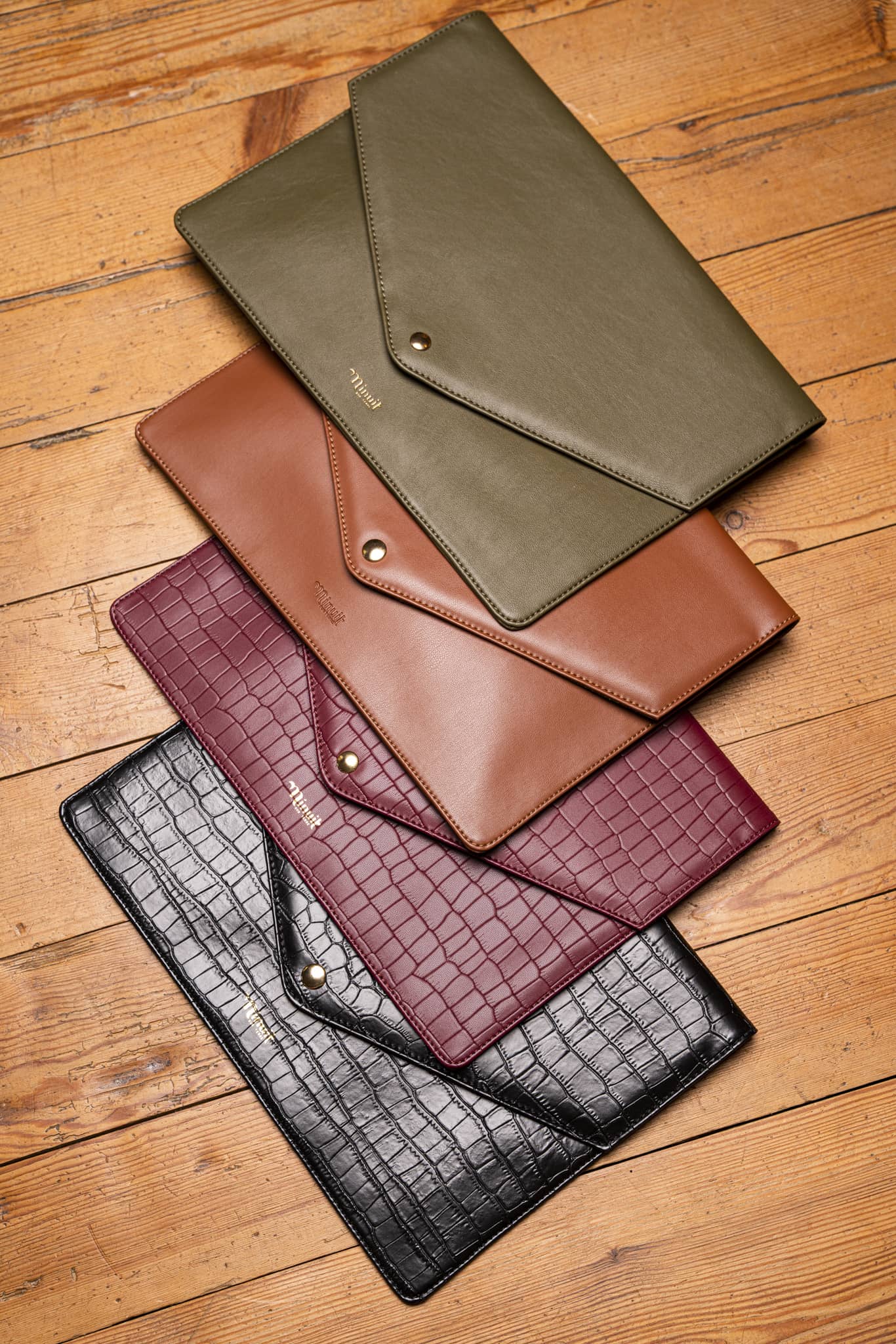 Pochette d'ordinateur rouge bordeaux croco 13 pouces écoresponsables vegan Simone Minuit sur Terre